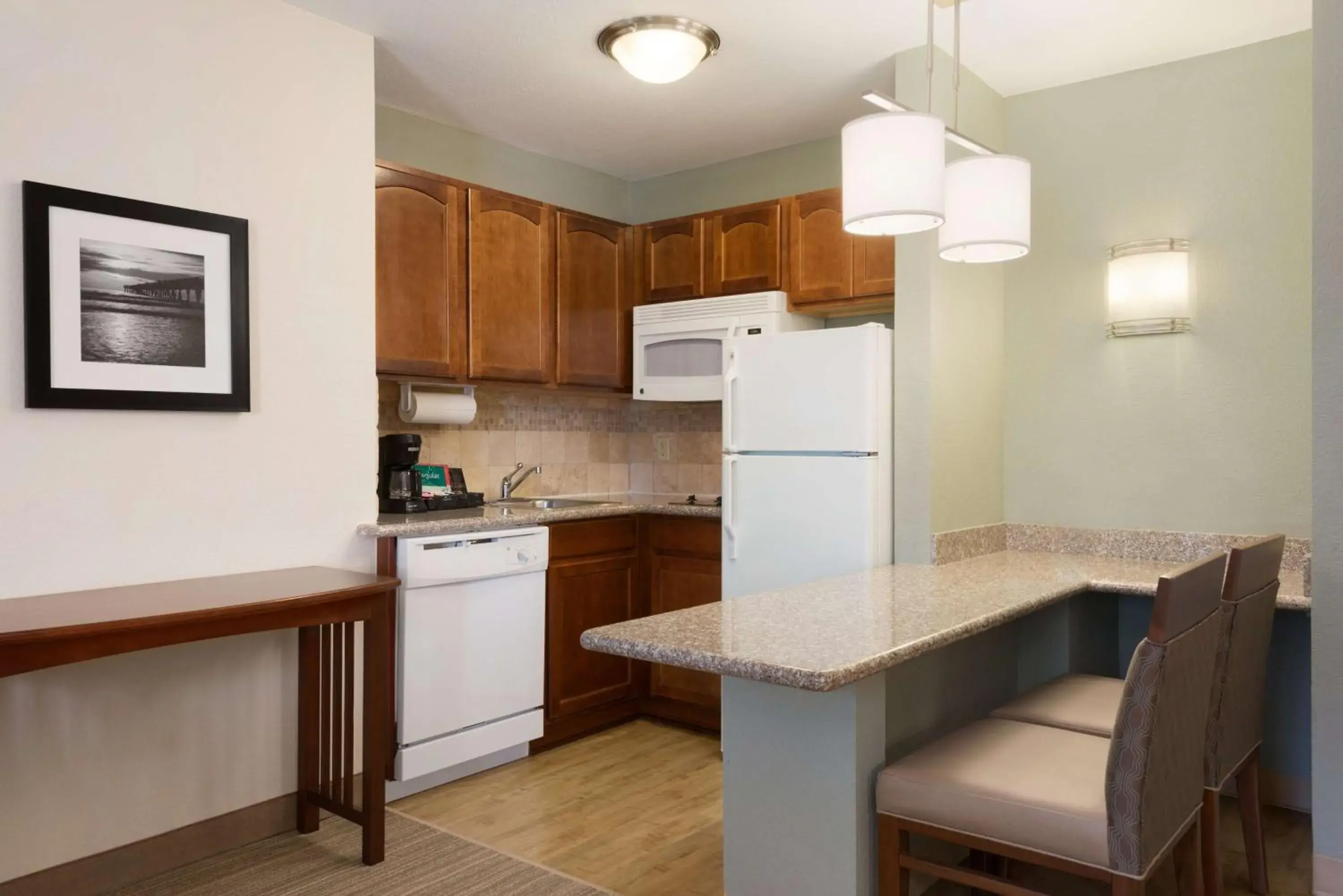 One-Bedroom King Suite - Non-Smoking in Homewood Suites Jacksonville Deerwood Park One-Bedroom King Suite - Non-Smoking in Homewood Suites Jacksonville Deerwood Park