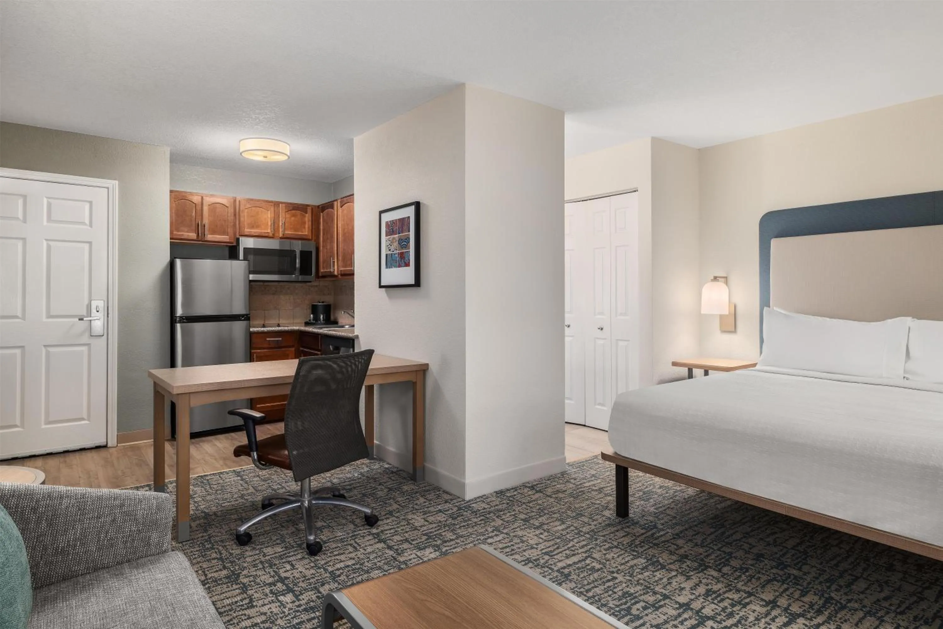 Bed in Homewood Suites Jacksonville Deerwood Park