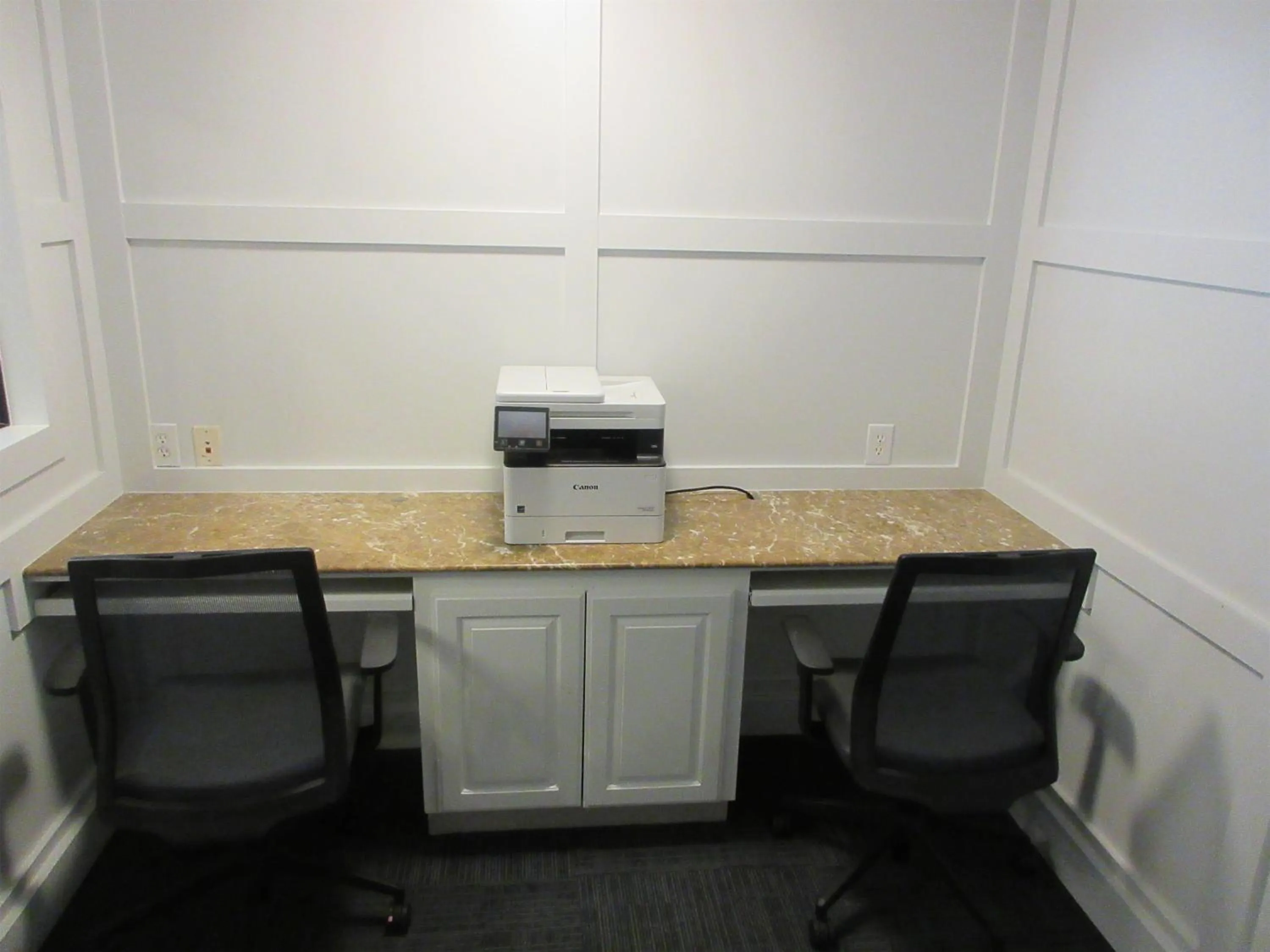 Business facilities in Best Western Champions Forest Inn and Suites