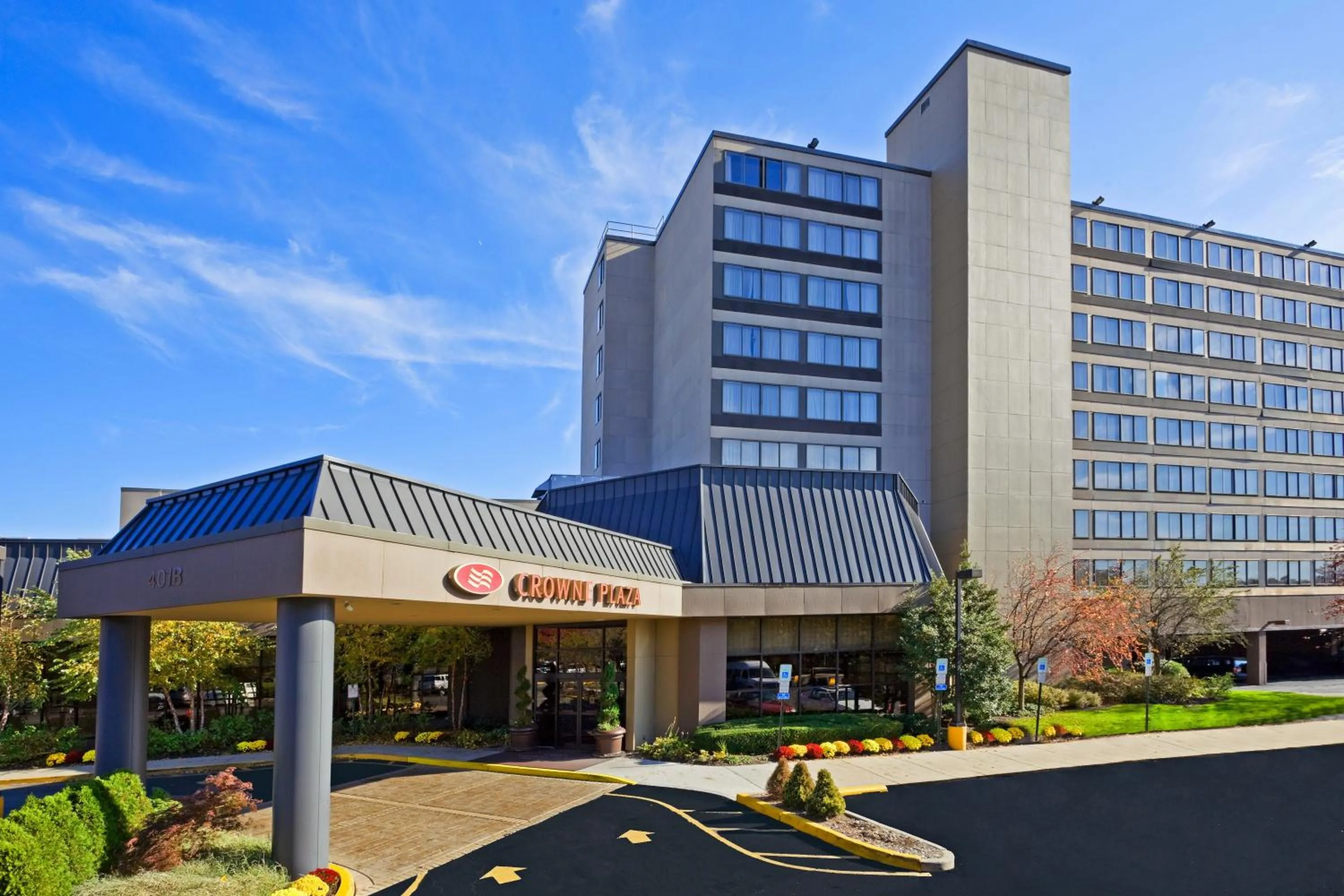 Property building in Crowne Plaza Englewood by IHG