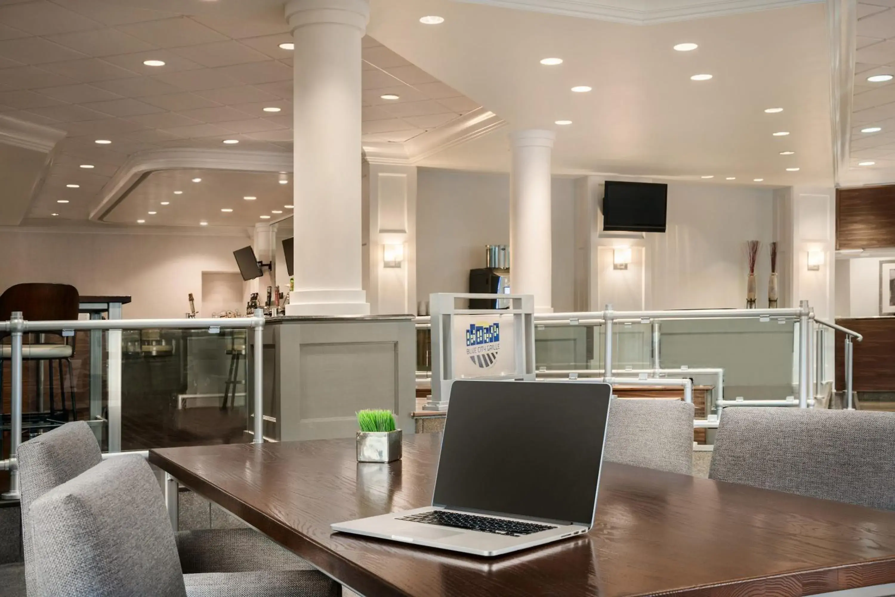 Restaurant/places to eat in Crowne Plaza Englewood by IHG Restaurant/places to eat in Crowne Plaza Englewood by IHG