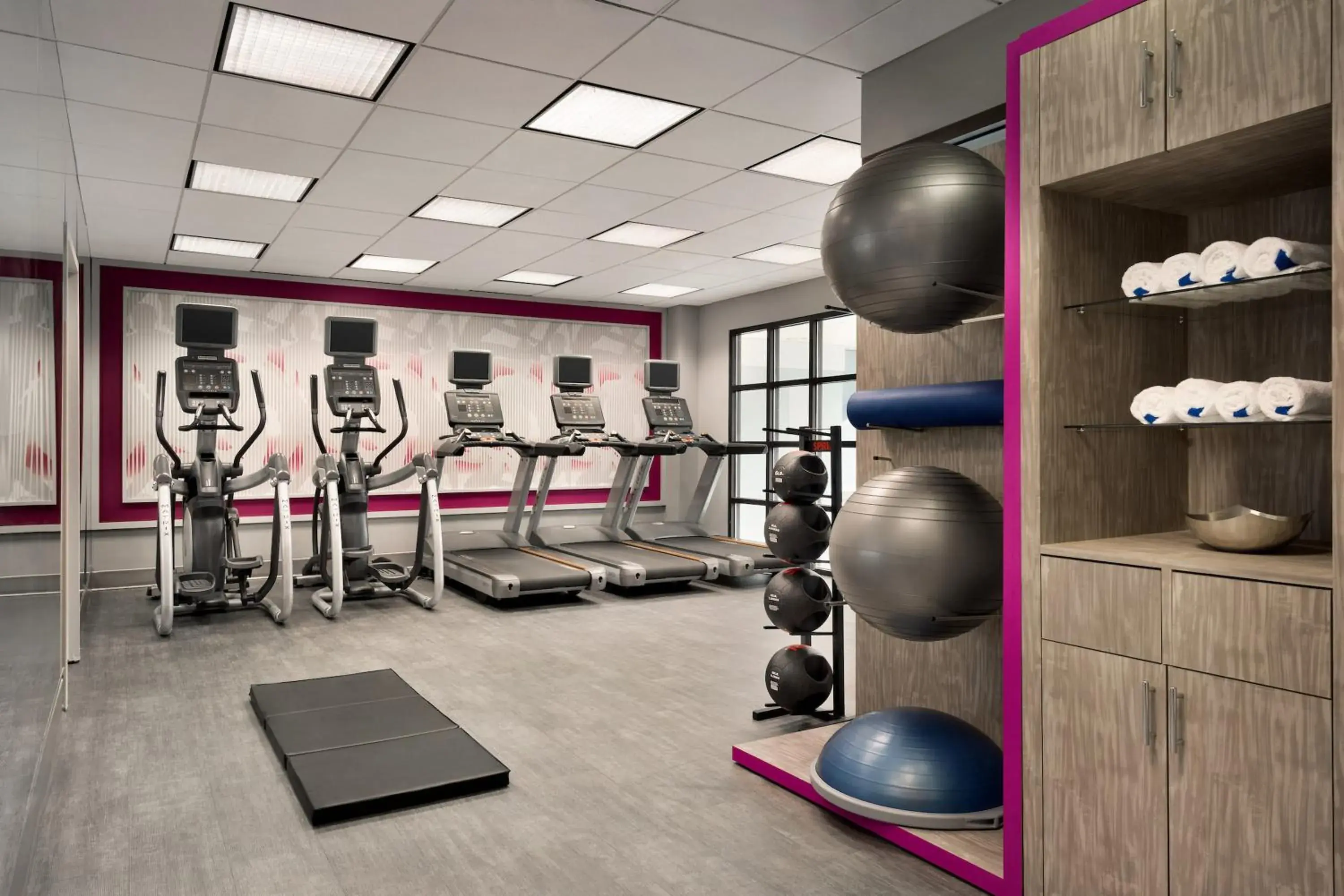 Fitness centre/facilities in Crowne Plaza Englewood by IHG Fitness centre/facilities in Crowne Plaza Englewood by IHG