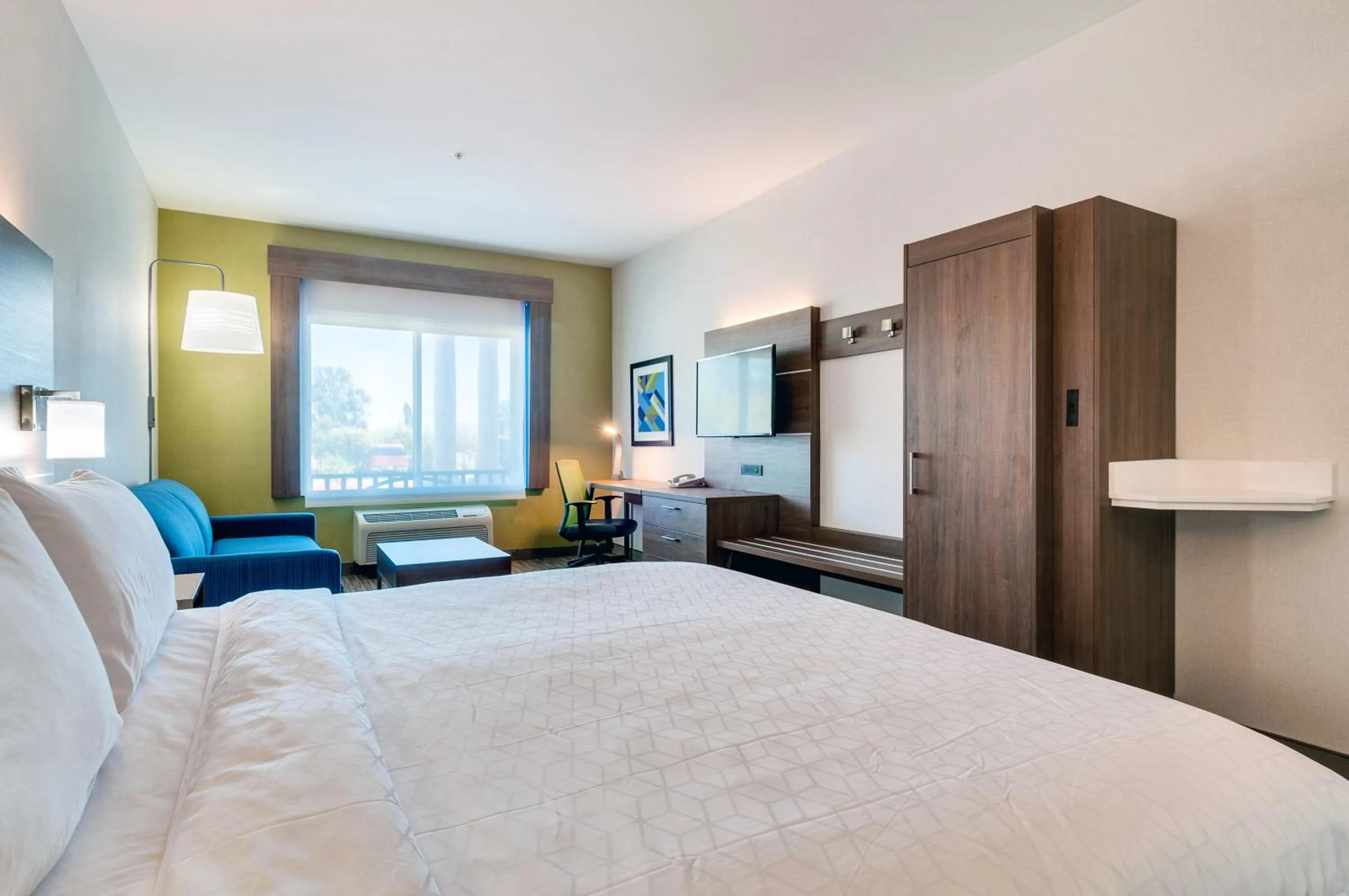 Bedroom, Bed in Holiday Inn Express Hotel & Suites Banning by IHG