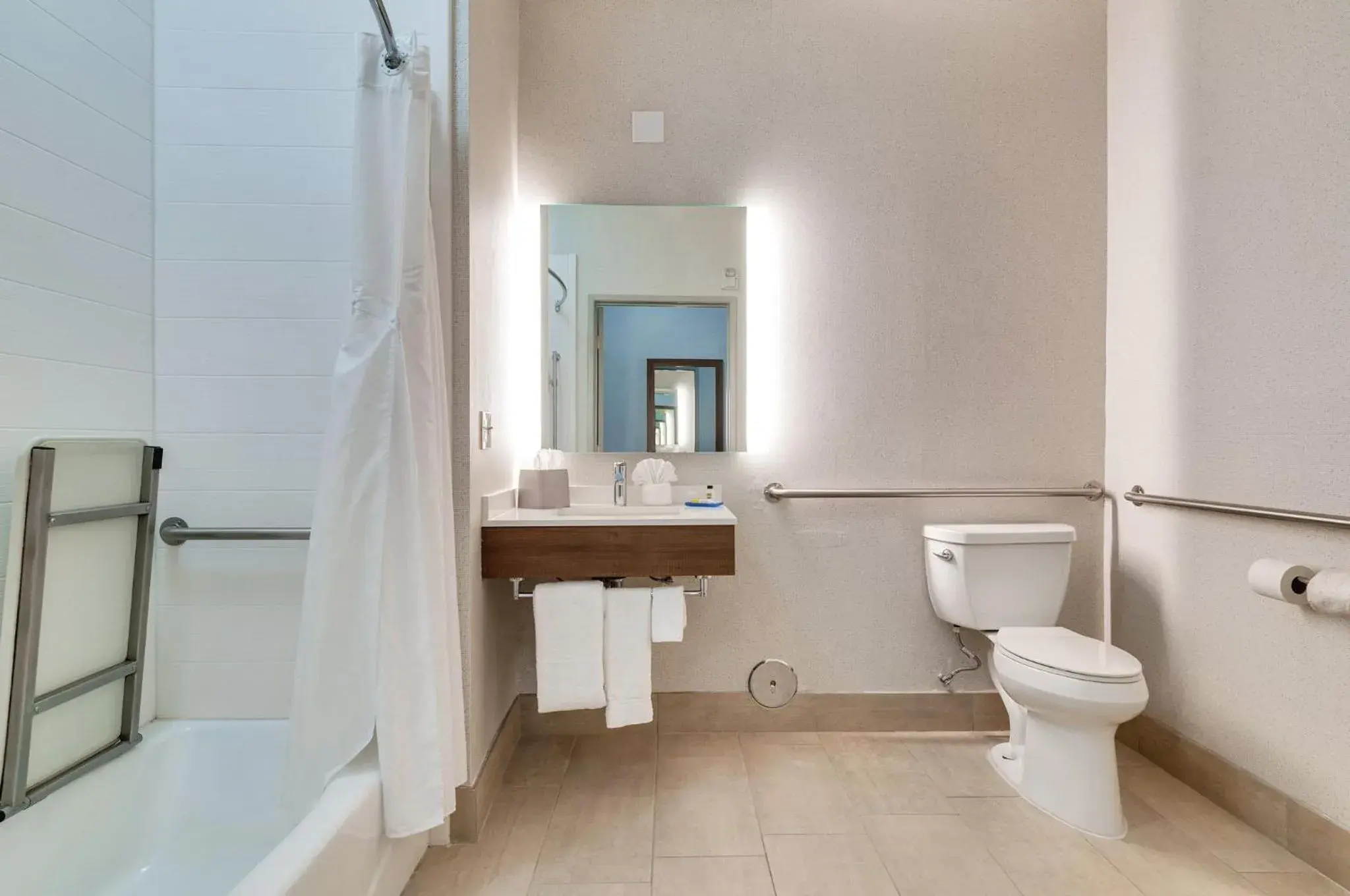 Photo of the whole room in Holiday Inn Express Hotel & Suites Banning by IHG Photo of the whole room in Holiday Inn Express Hotel & Suites Banning by IHG