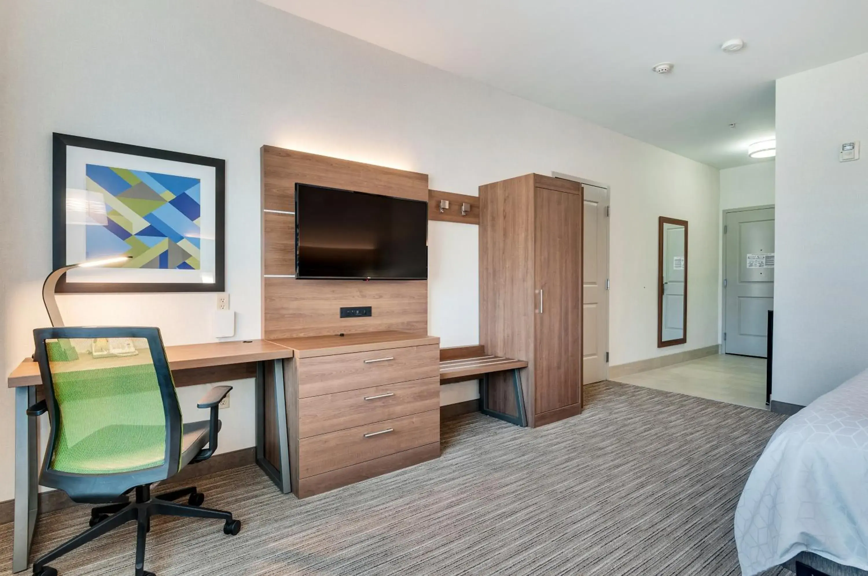 Property building, Bed in Holiday Inn Express Hotel & Suites Banning by IHG Property building, Bed in Holiday Inn Express Hotel & Suites Banning by IHG