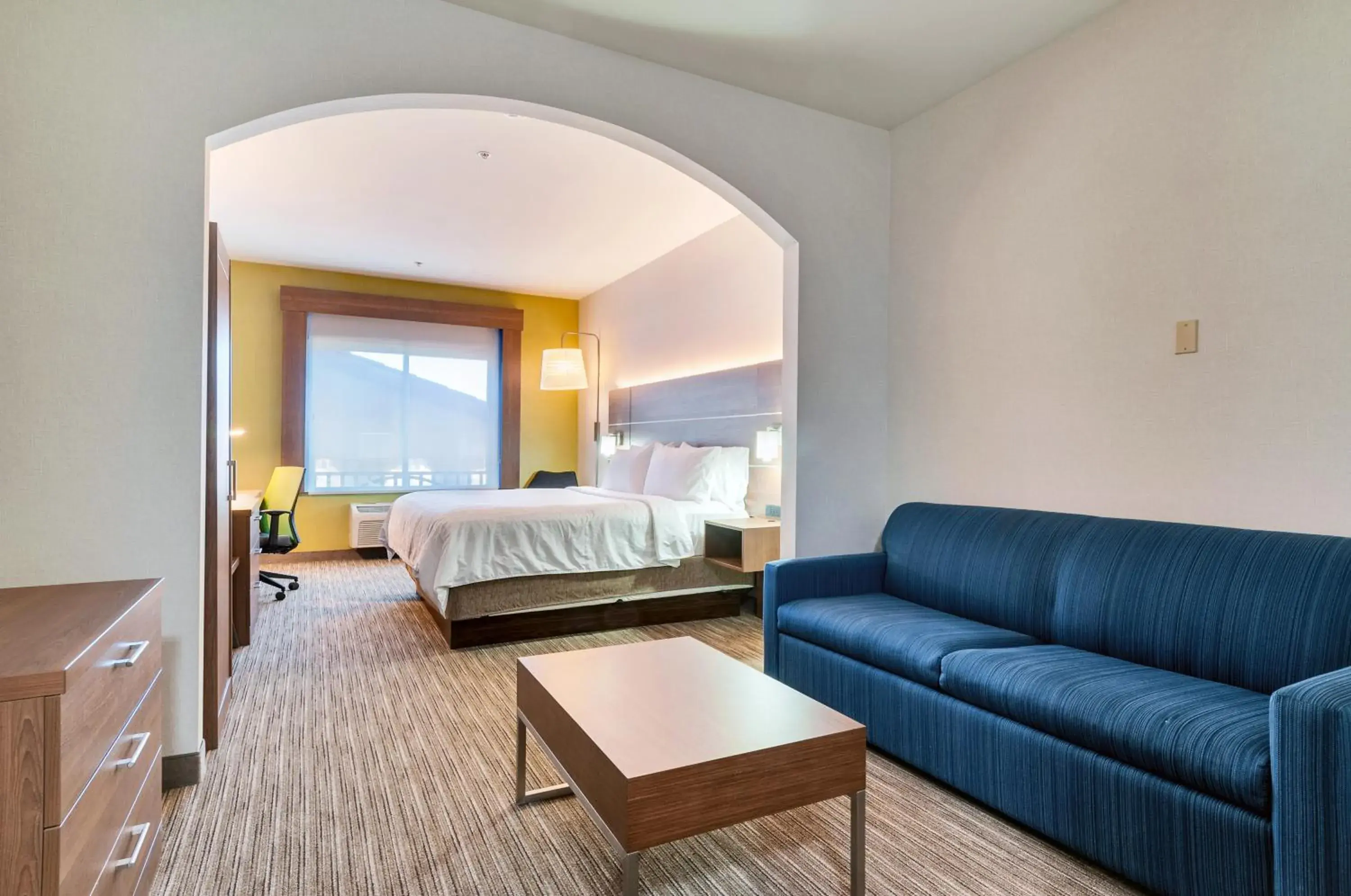 Bed in Holiday Inn Express Hotel & Suites Banning by IHG Bed in Holiday Inn Express Hotel & Suites Banning by IHG