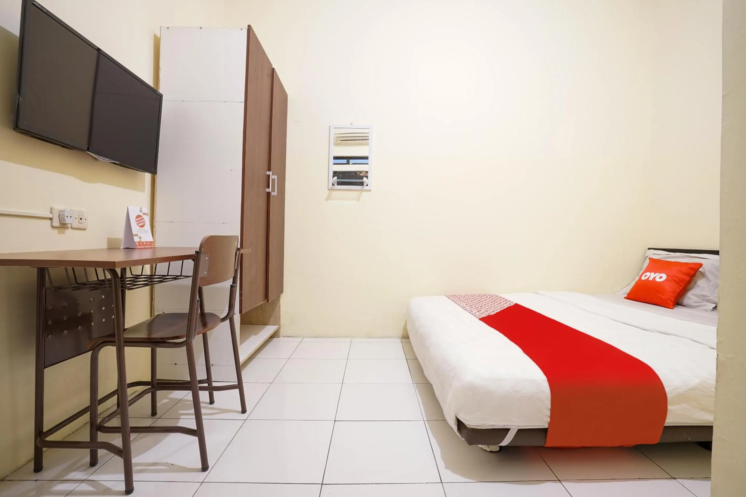 Bedroom, Bed in Hotel O Maleo Kostel