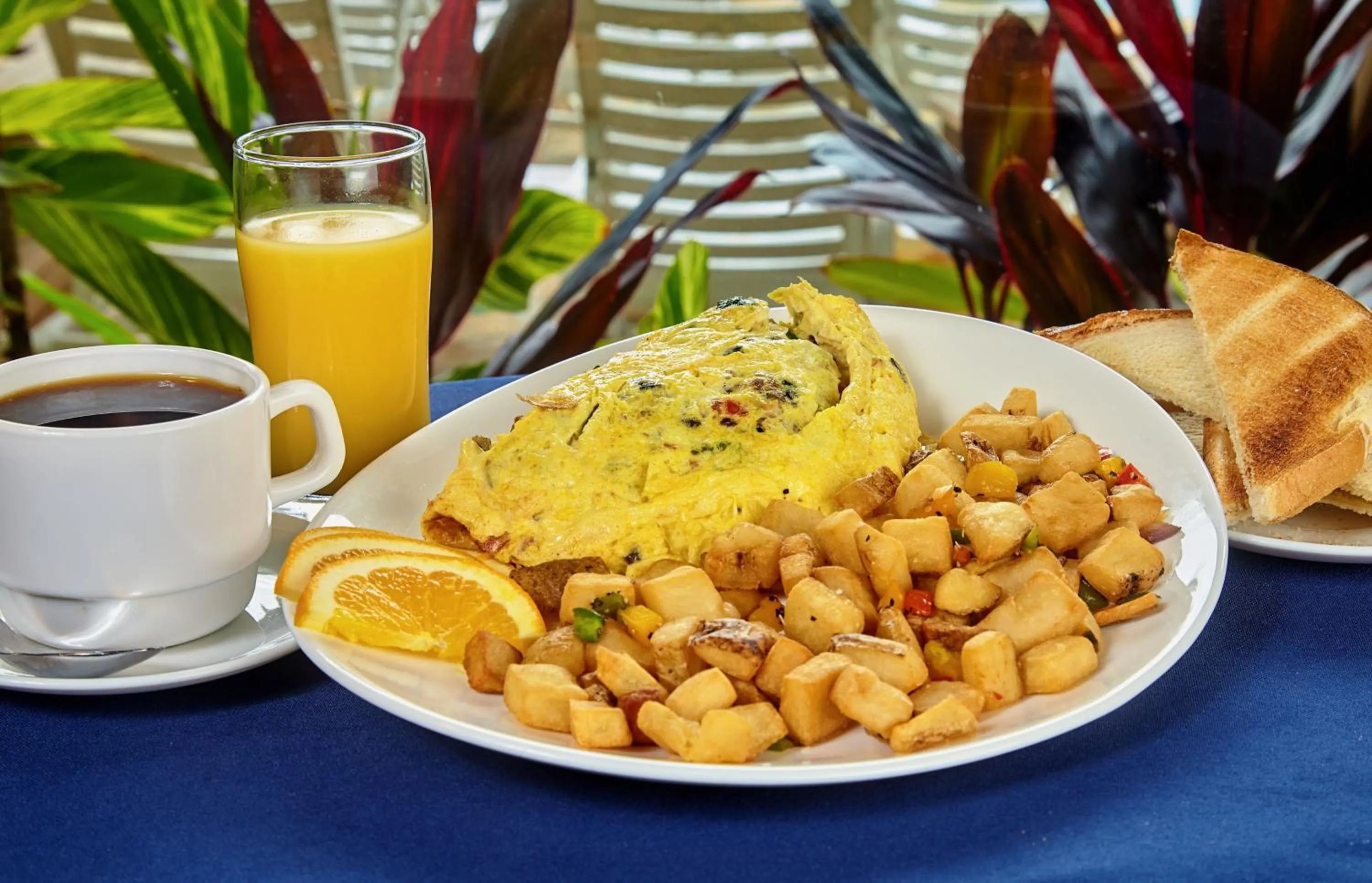 Food and drinks in Holiday Inn Resort Panama City Beach by IHG