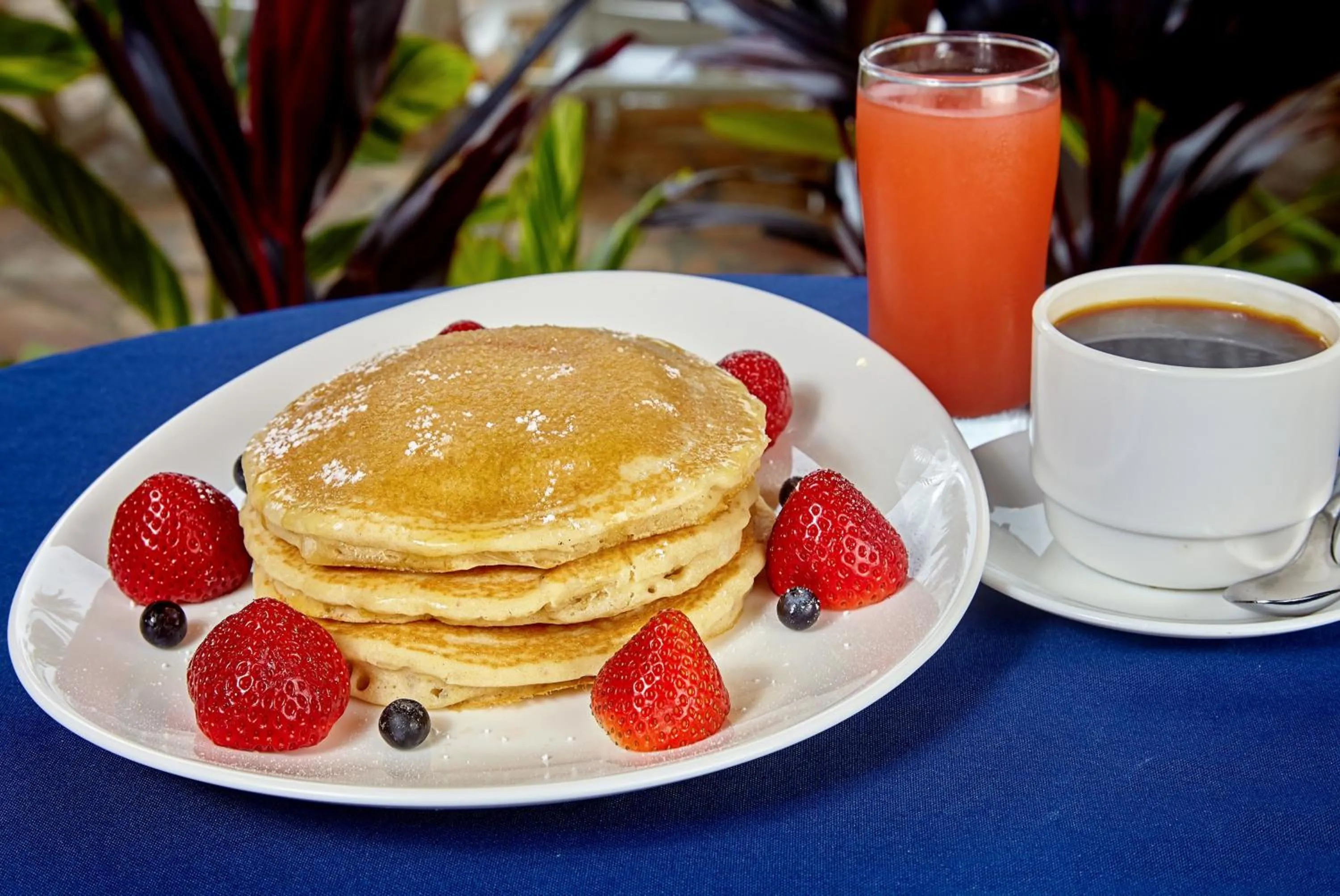 Food and drinks in Holiday Inn Resort Panama City Beach by IHG