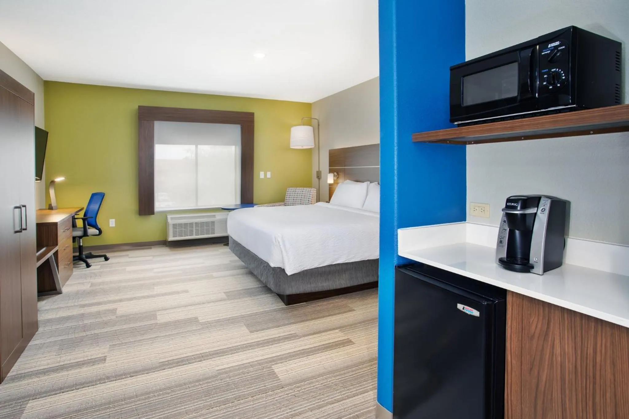 Photo of the whole room, Bed in Holiday Inn Express Hotel and Suites Katy by IHG