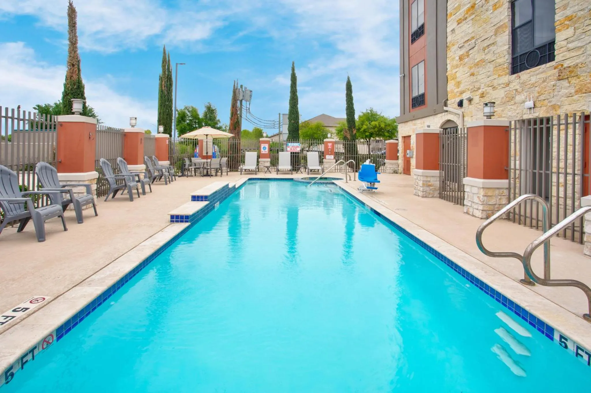 Swimming pool in Holiday Inn Express Hotel and Suites Katy by IHG