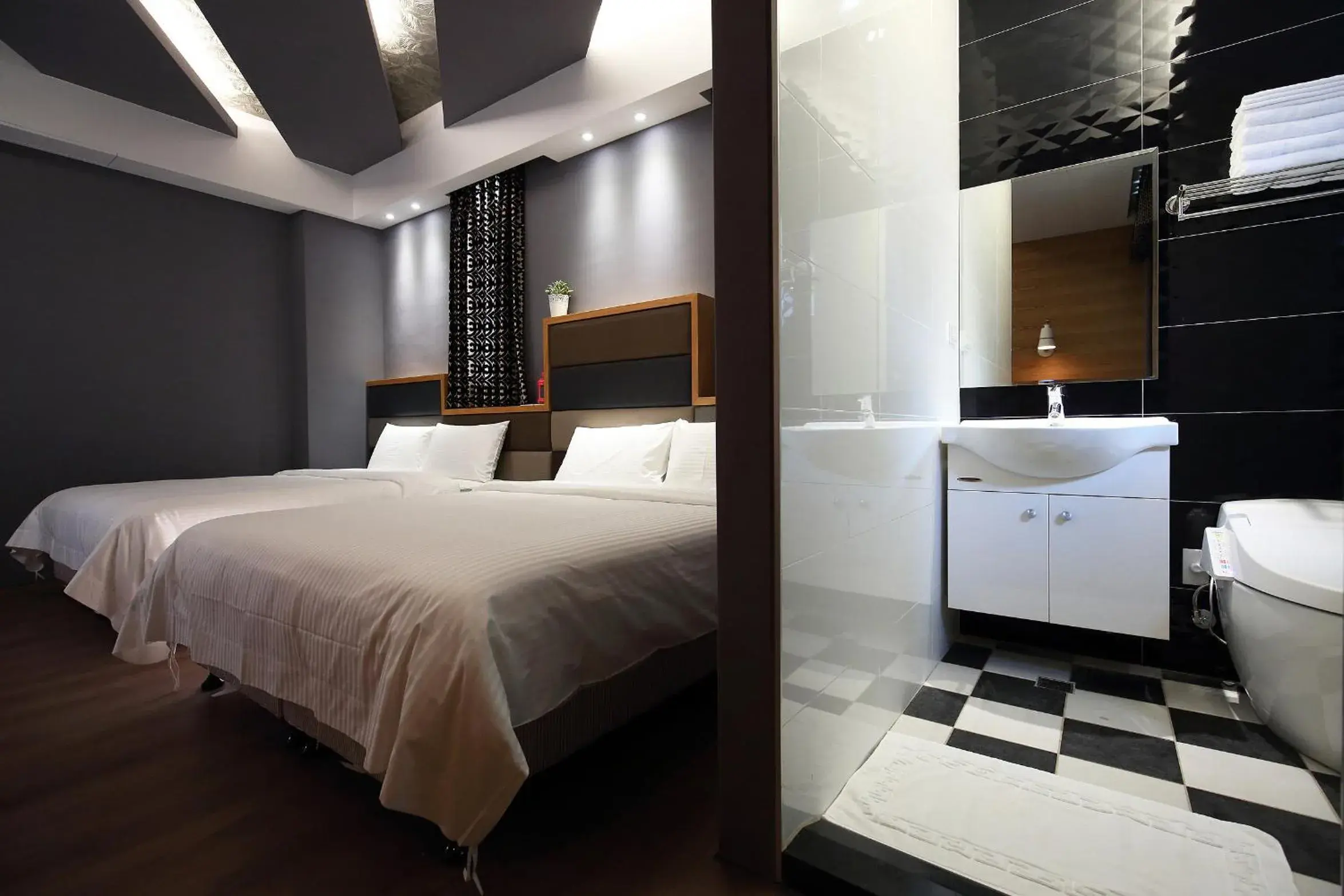 Photo of the whole room in Buckingham Palace B&B Photo of the whole room in Buckingham Palace B&B