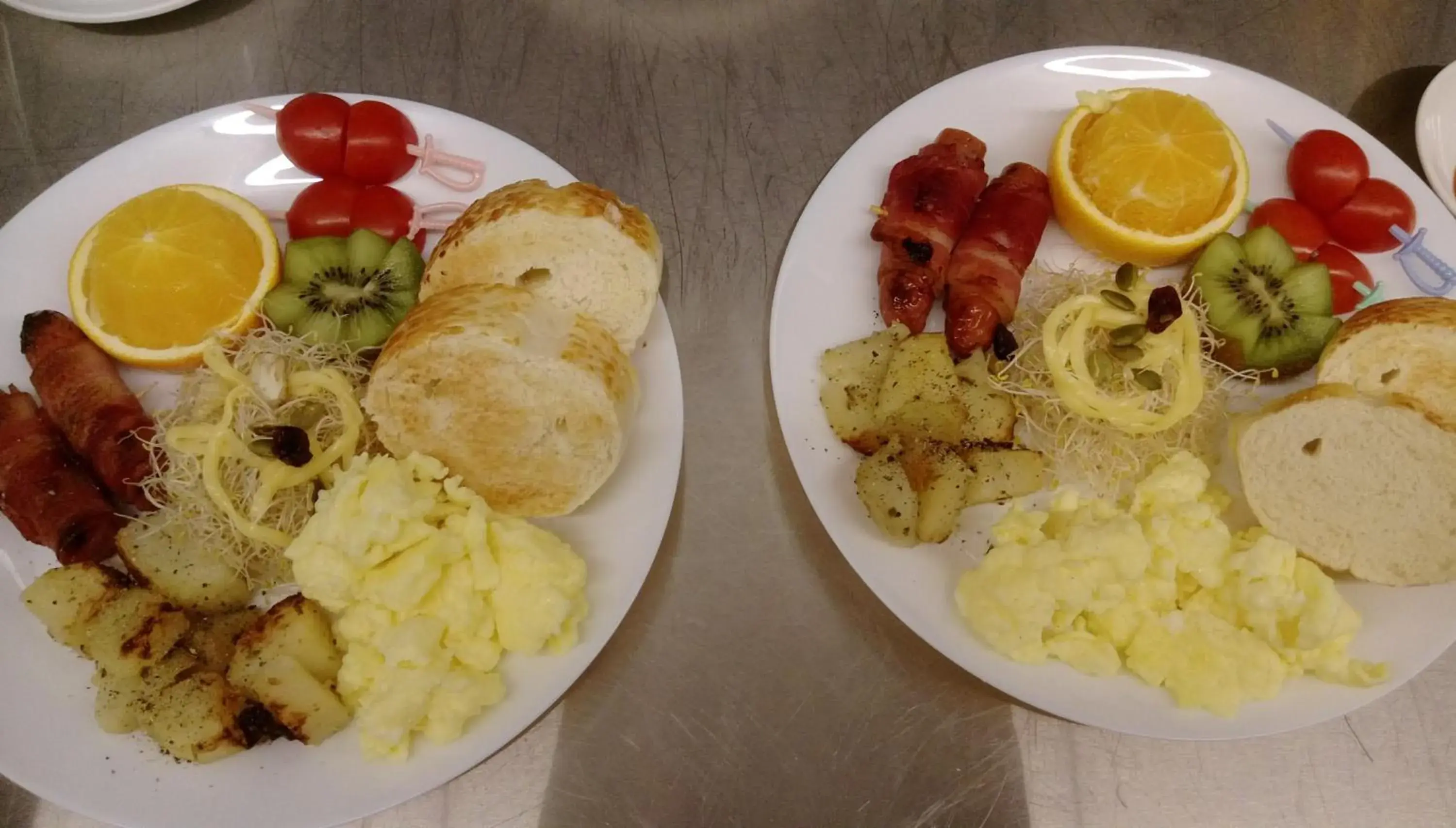 Breakfast in Buckingham Palace B&B Breakfast in Buckingham Palace B&B