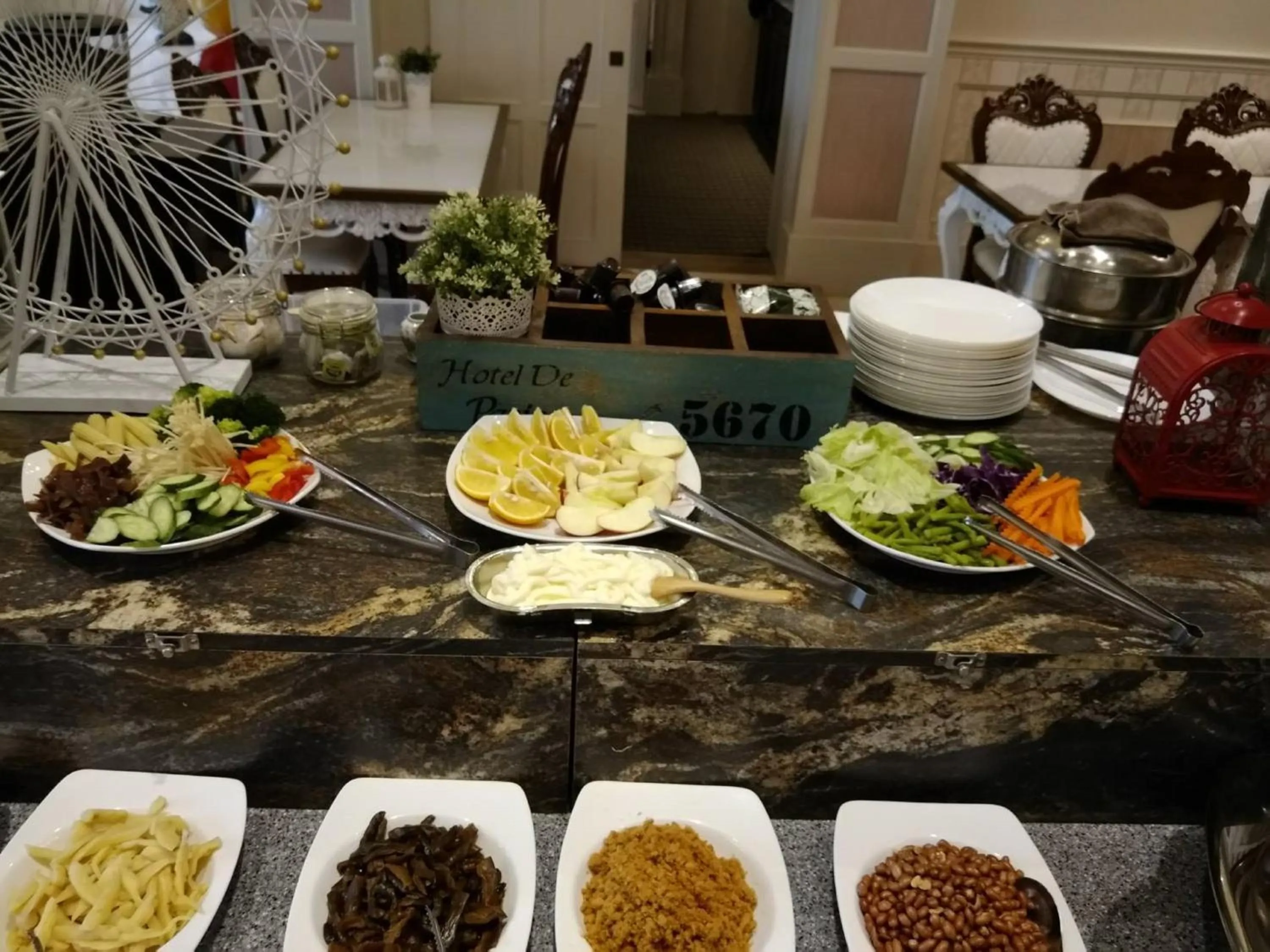 Buffet breakfast in Buckingham Palace B&B