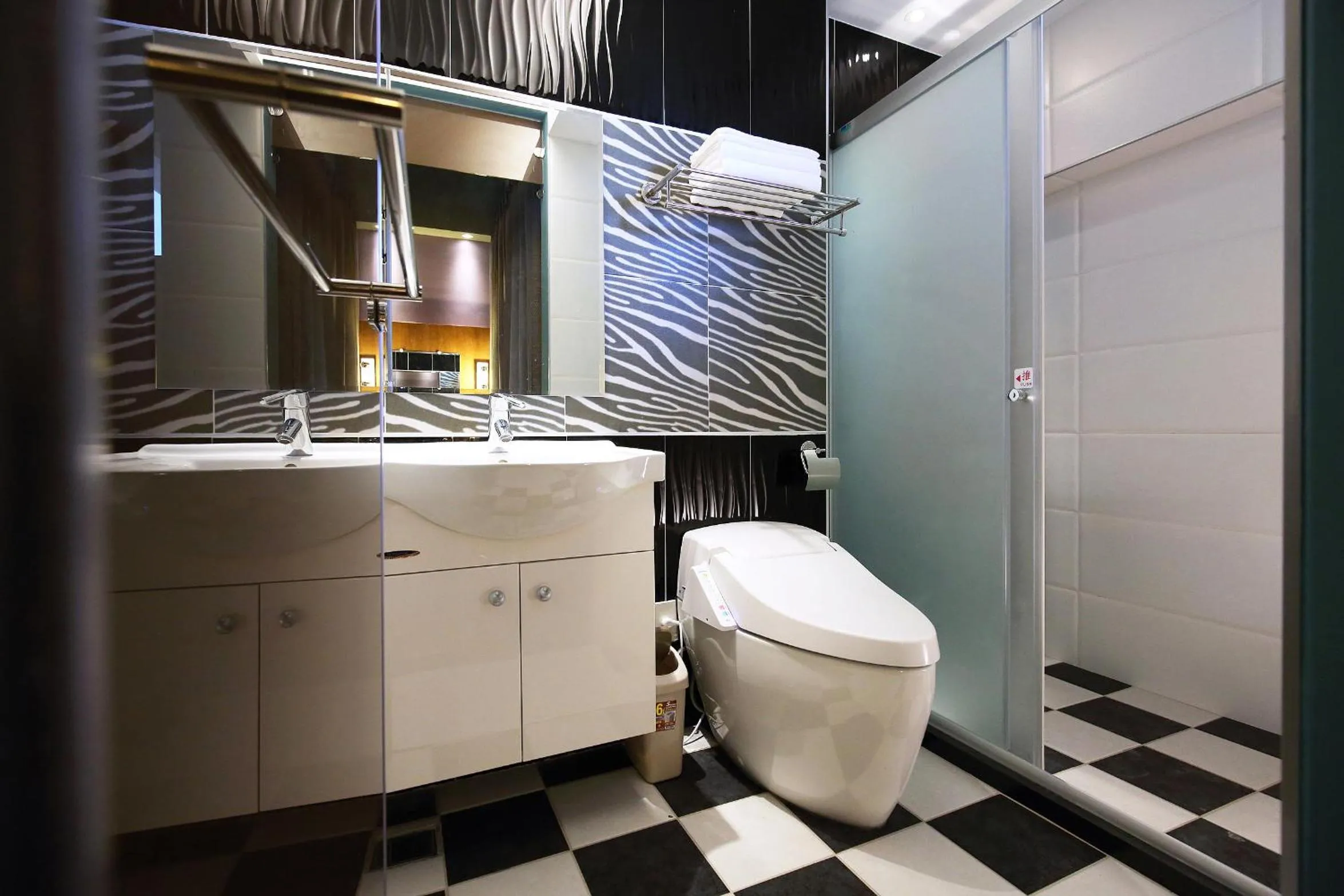 Bathroom in Buckingham Palace B&B