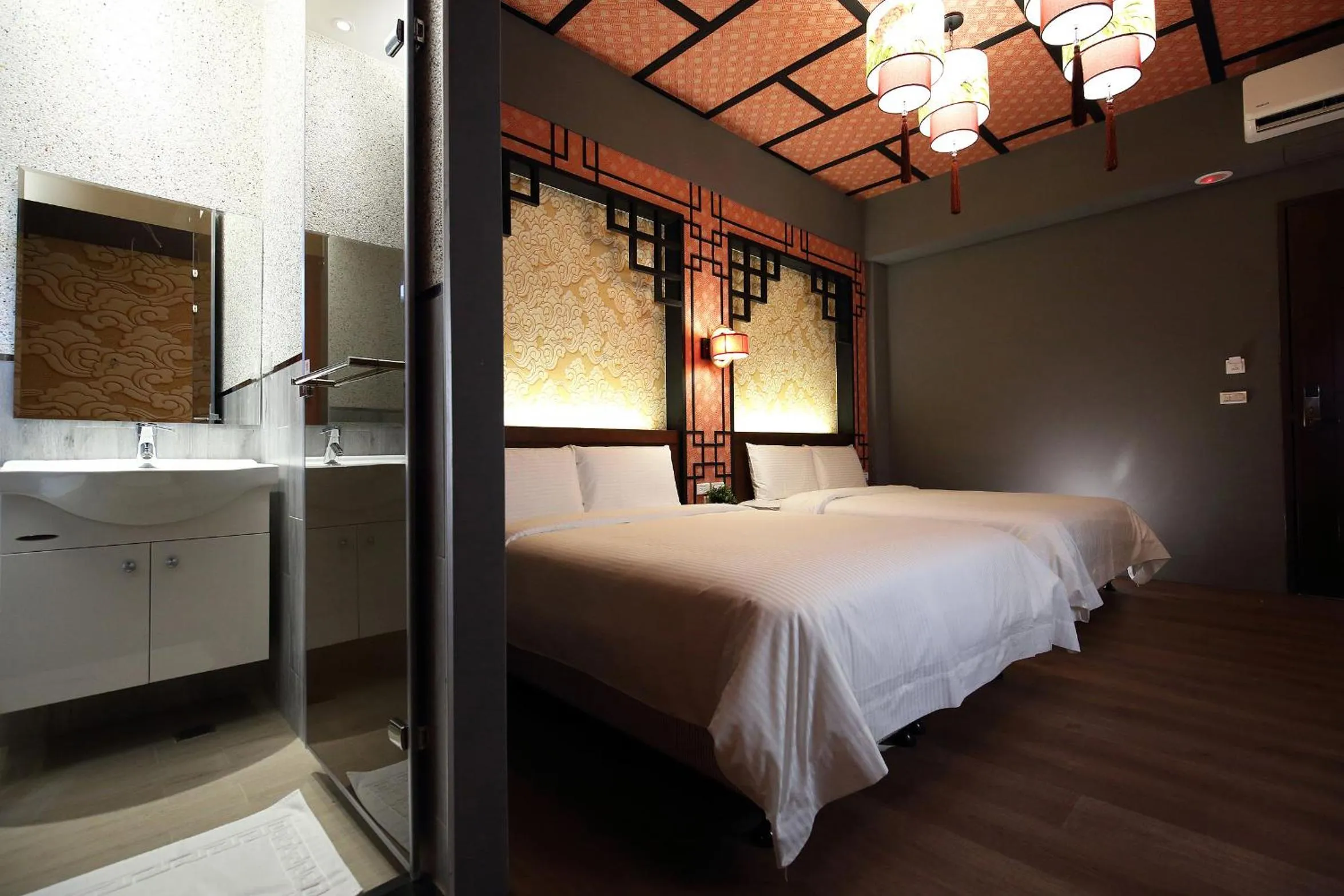 Photo of the whole room, Bed in Buckingham Palace B&B