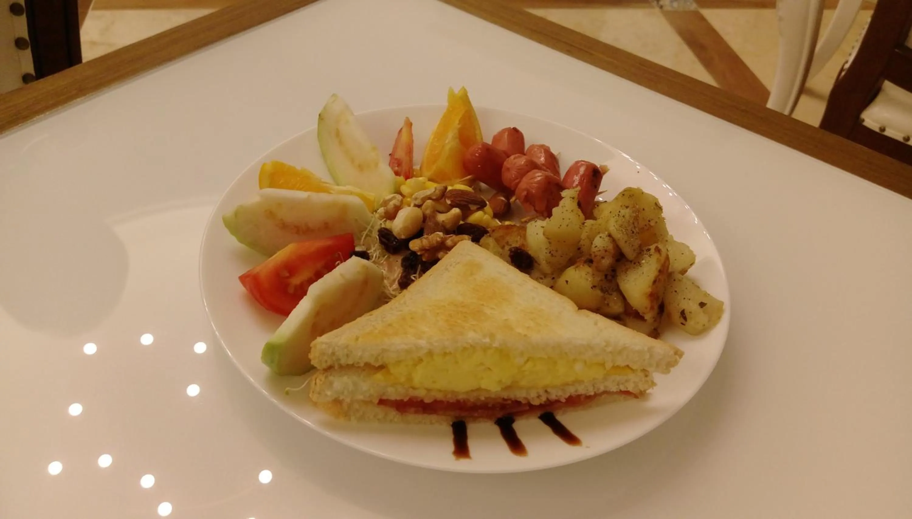 Buffet breakfast in Buckingham Palace B&B