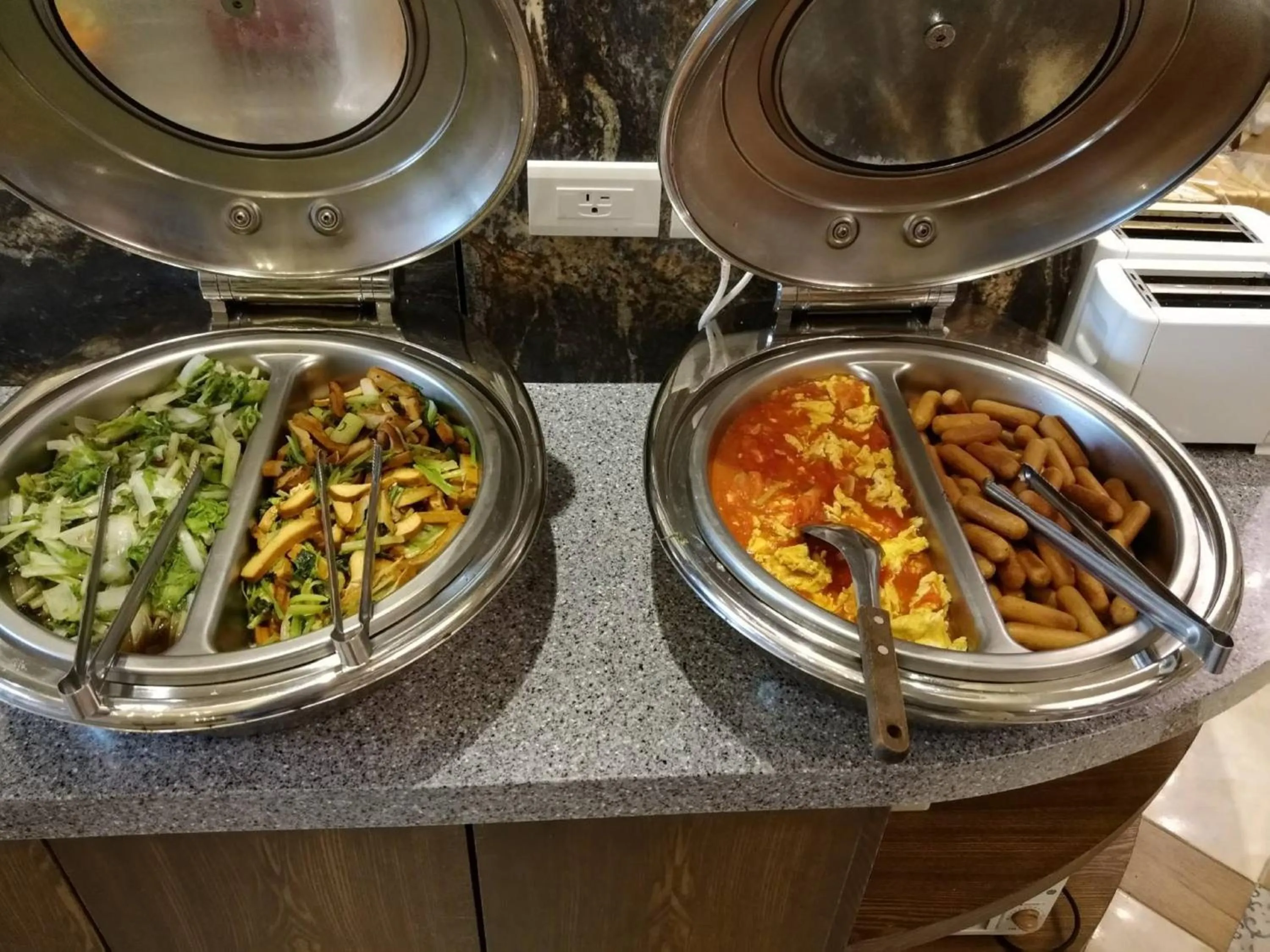 Buffet breakfast in Buckingham Palace B&B