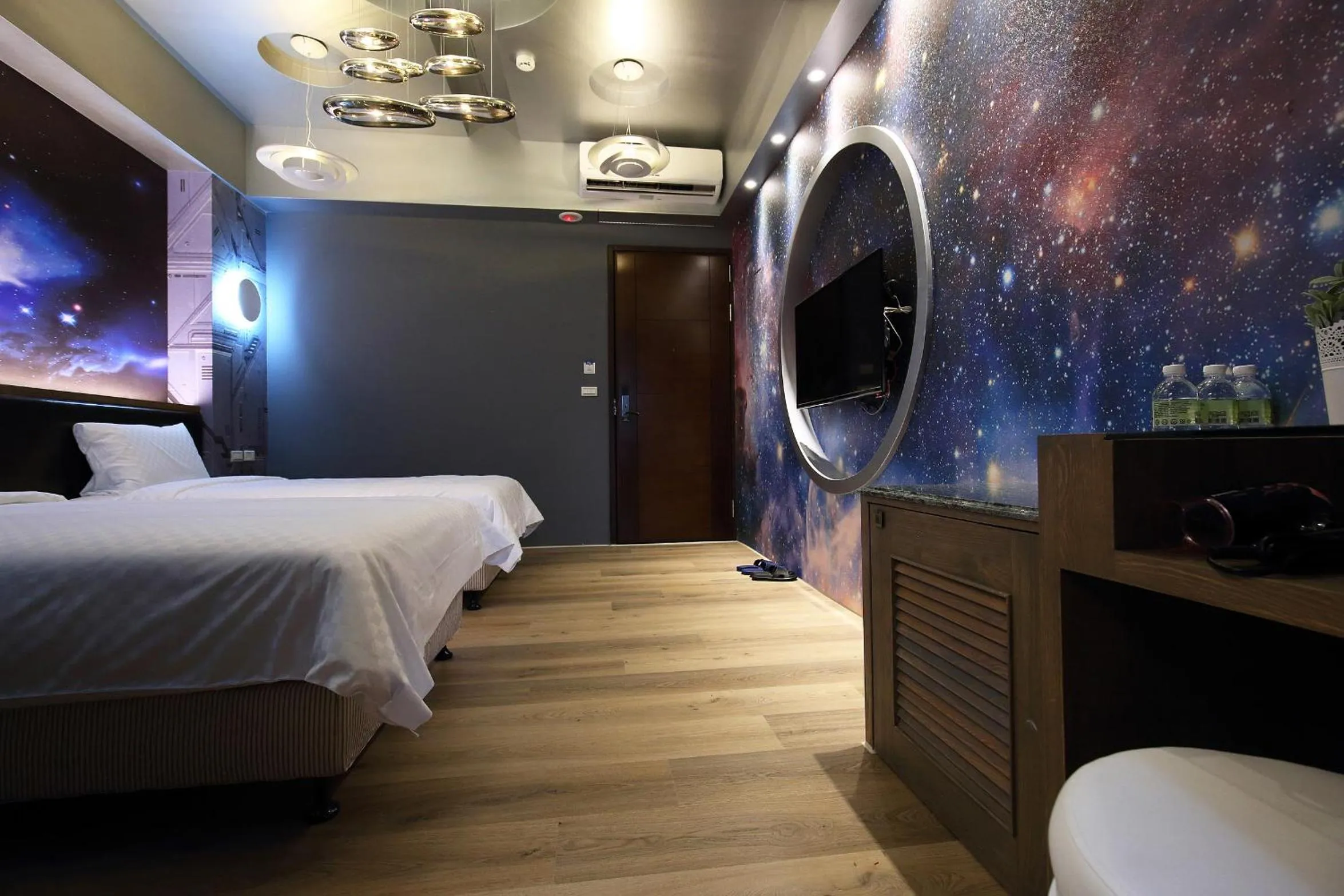 bunk bed, Bed in Buckingham Palace B&B