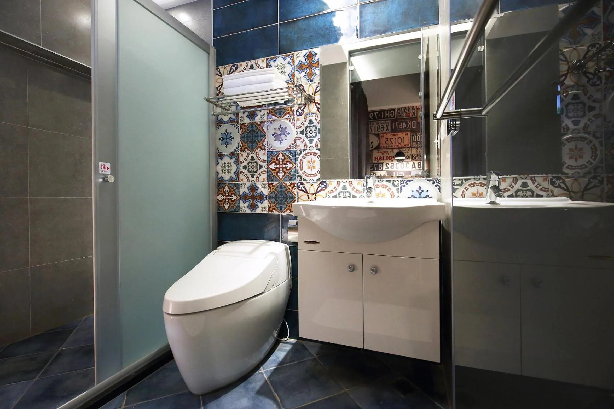 Bathroom in Buckingham Palace B&B