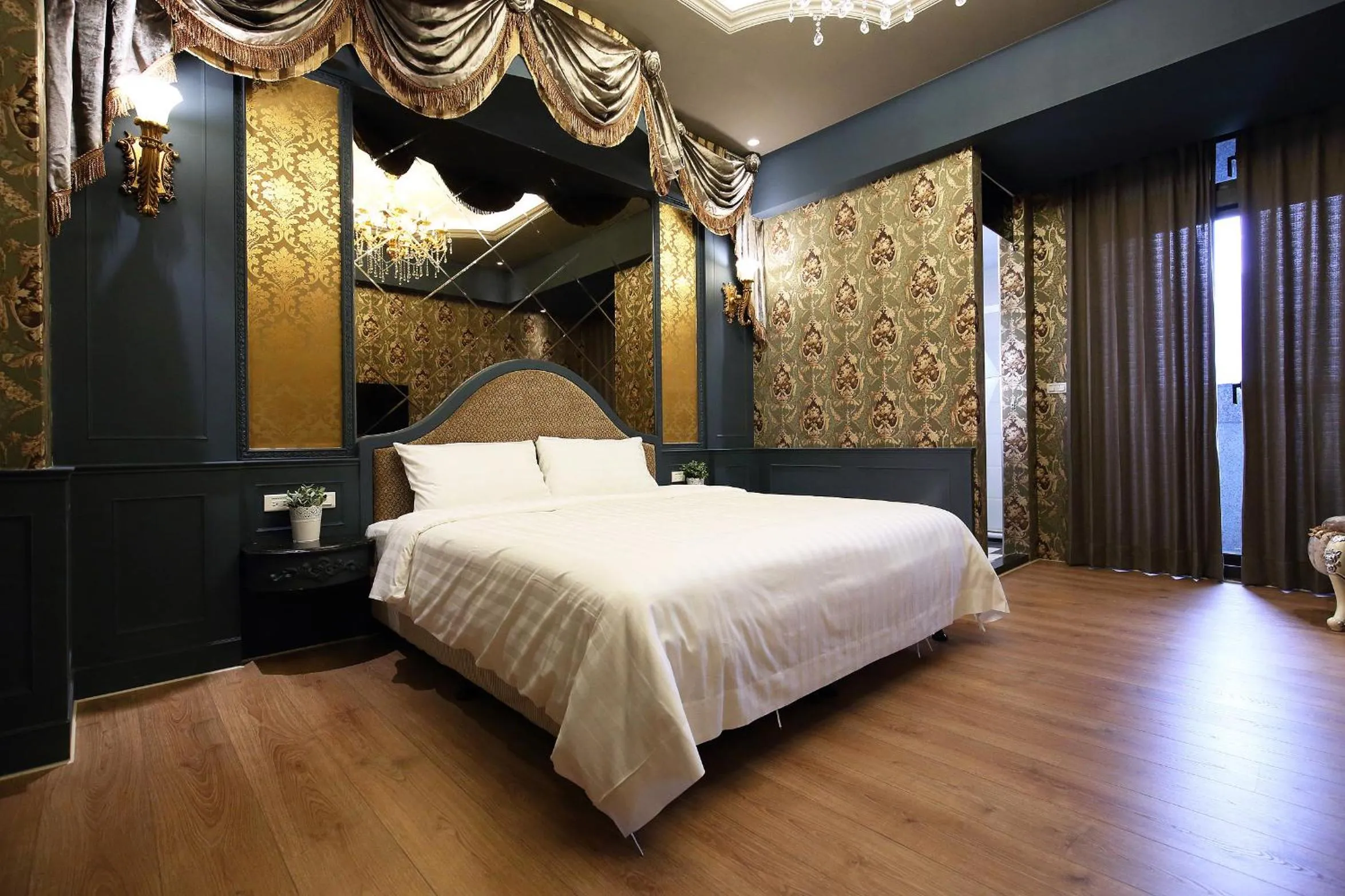 bunk bed, Bed in Buckingham Palace B&B