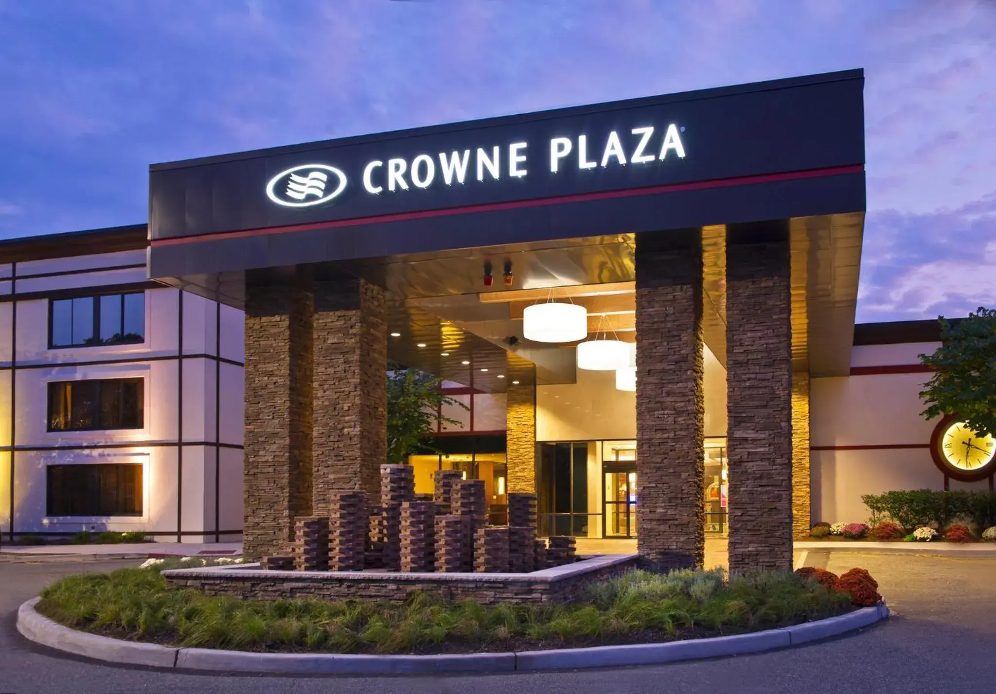Property building in Crowne Plaza Suffern-Mahwah by IHG Property building in Crowne Plaza Suffern-Mahwah by IHG