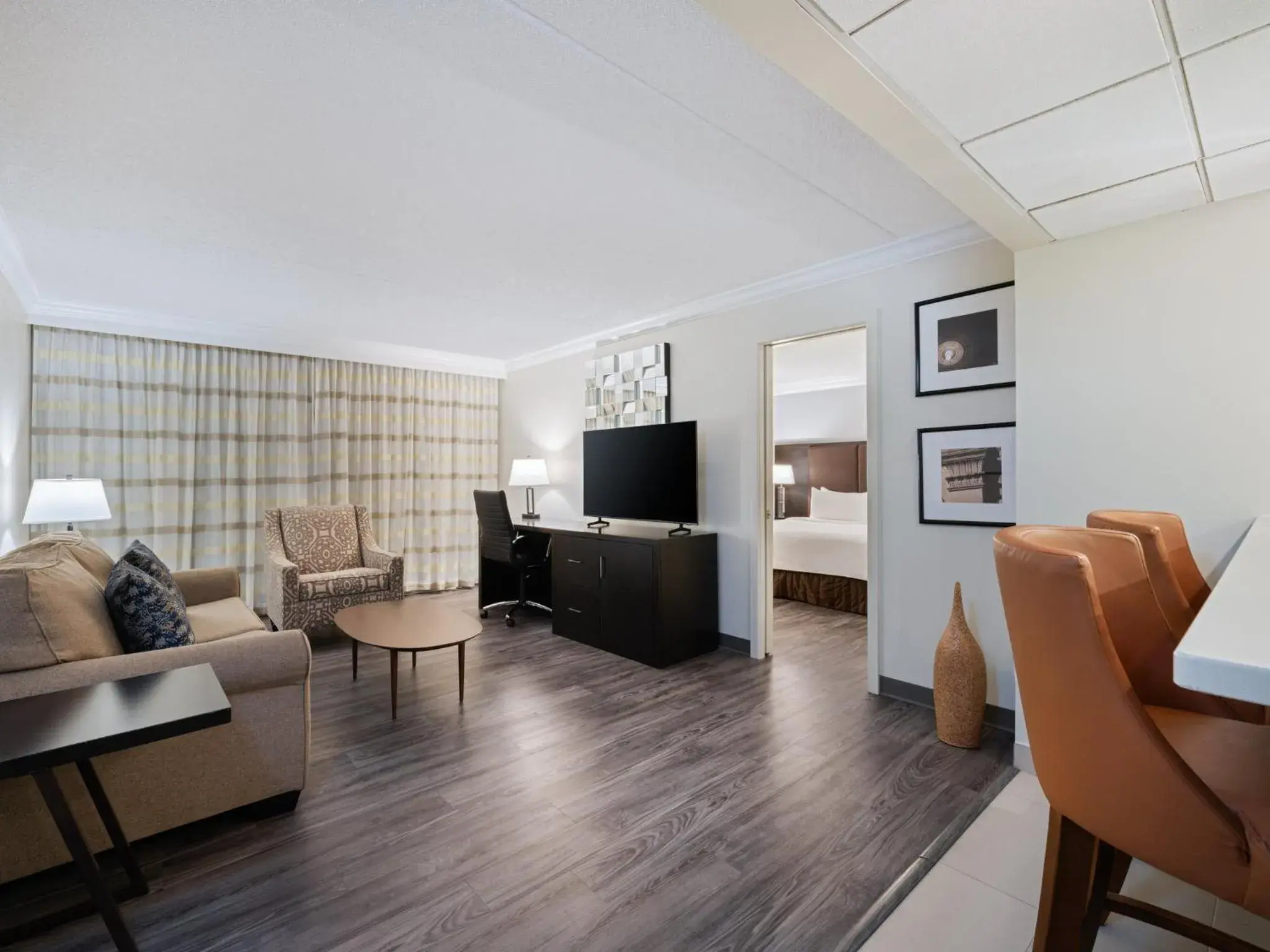 Photo of the whole room, Bed in Crowne Plaza Suffern-Mahwah by IHG Photo of the whole room, Bed in Crowne Plaza Suffern-Mahwah by IHG