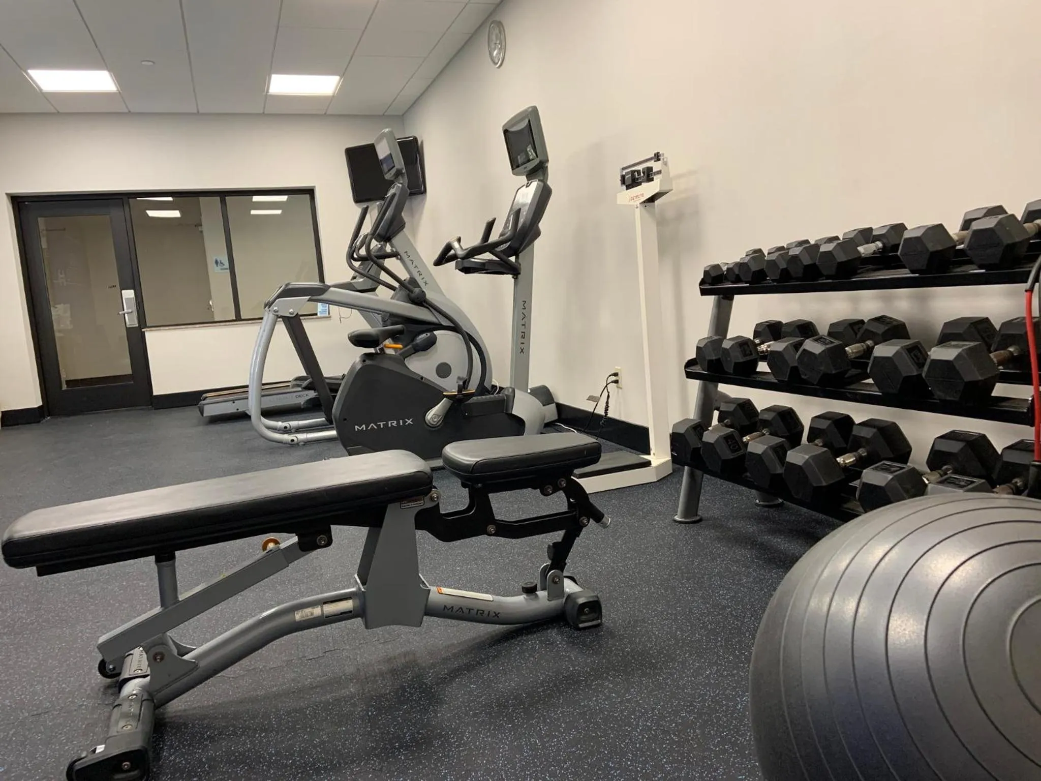 Fitness centre/facilities in Holiday Inn Express Hotel & Suites Hermosa Beach by IHG