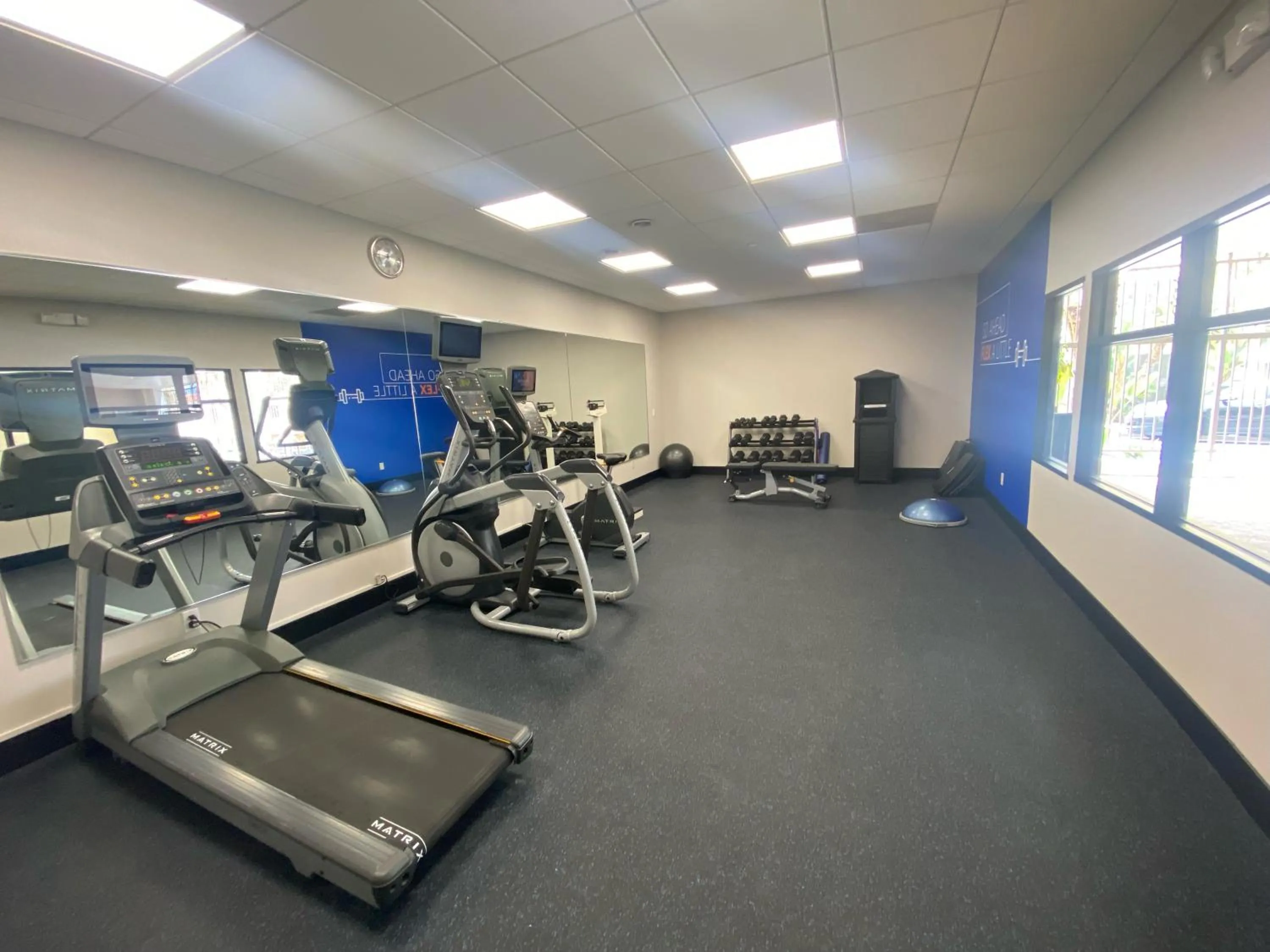Fitness centre/facilities in Holiday Inn Express Hotel & Suites Hermosa Beach by IHG