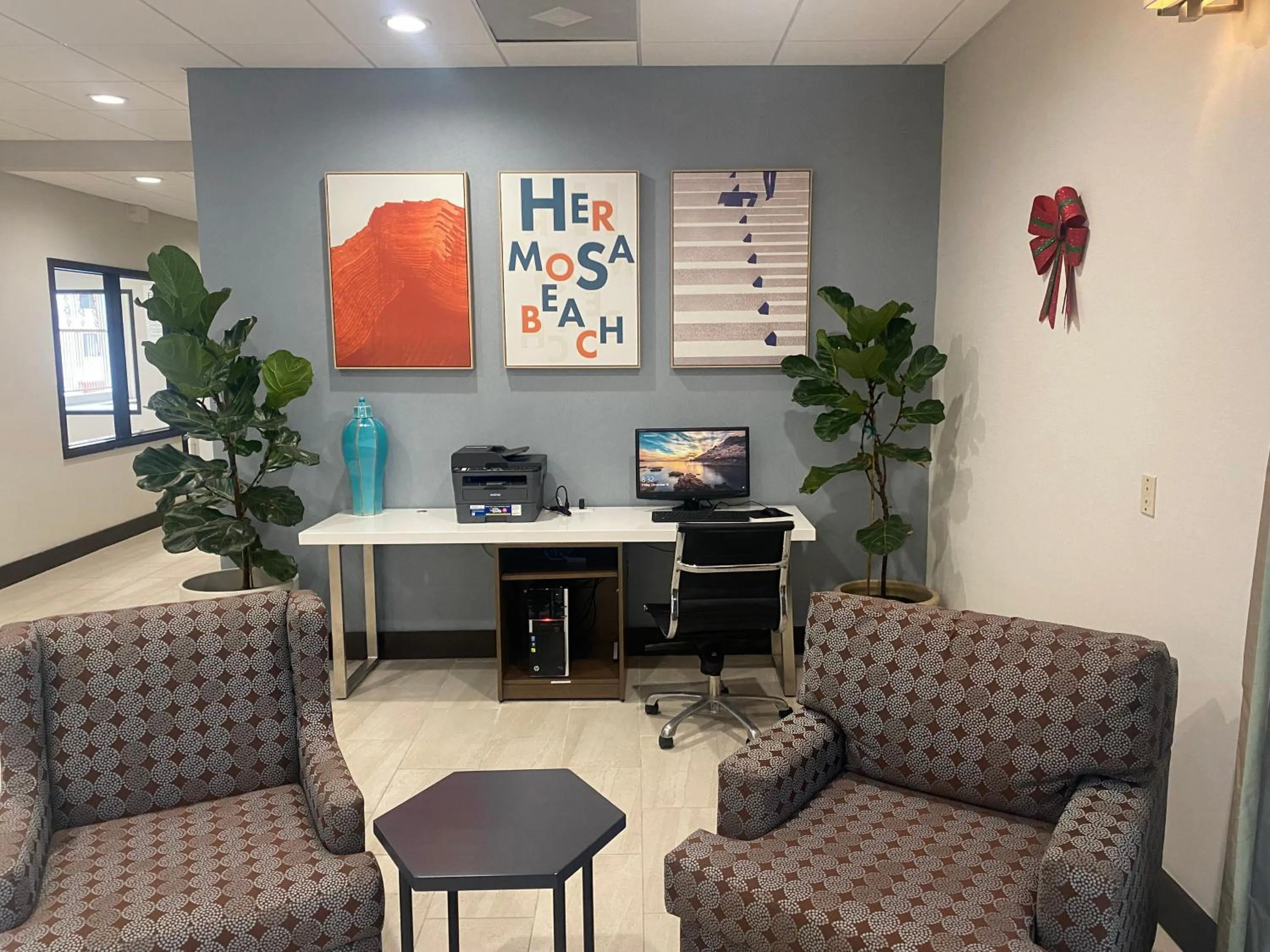 Business facilities in Holiday Inn Express Hotel & Suites Hermosa Beach by IHG