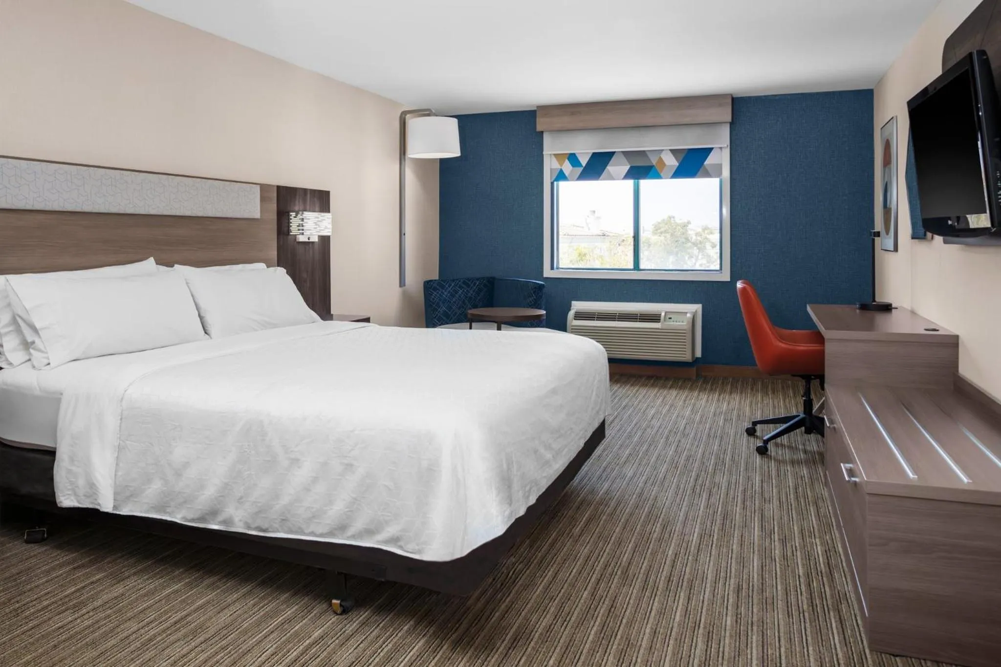 Photo of the whole room, Bed in Holiday Inn Express Hotel & Suites Hermosa Beach by IHG