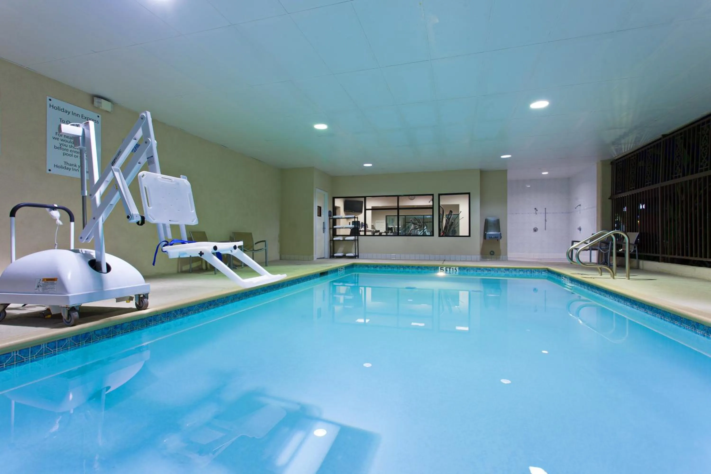 Swimming pool in Holiday Inn Express Hotel & Suites Hermosa Beach by IHG