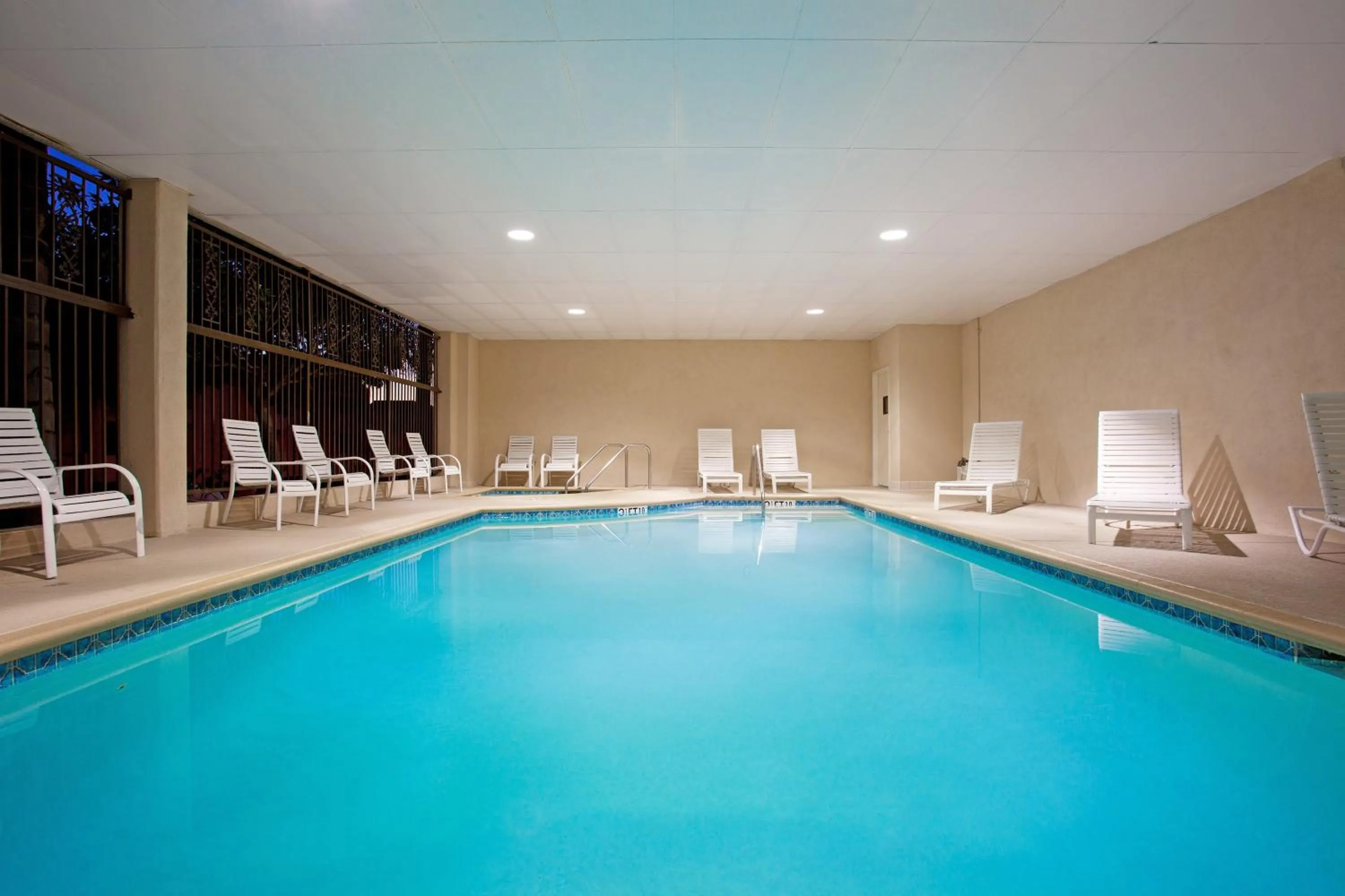 Swimming pool in Holiday Inn Express Hotel & Suites Hermosa Beach by IHG