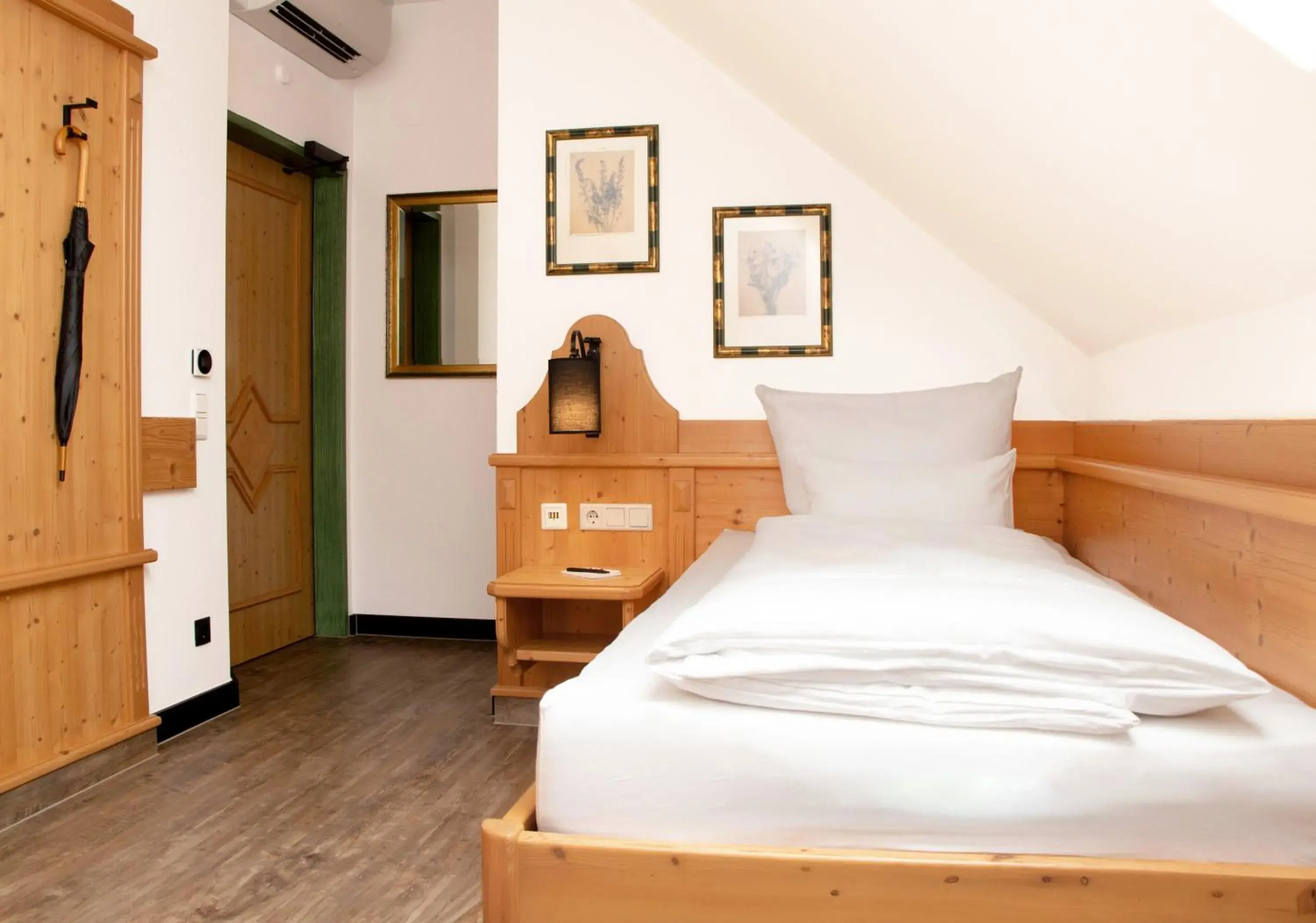 Single Room - single occupancy in Self-Check-in Hotel VinoQ Mistelbach Single Room - single occupancy in Self-Check-in Hotel VinoQ Mistelbach