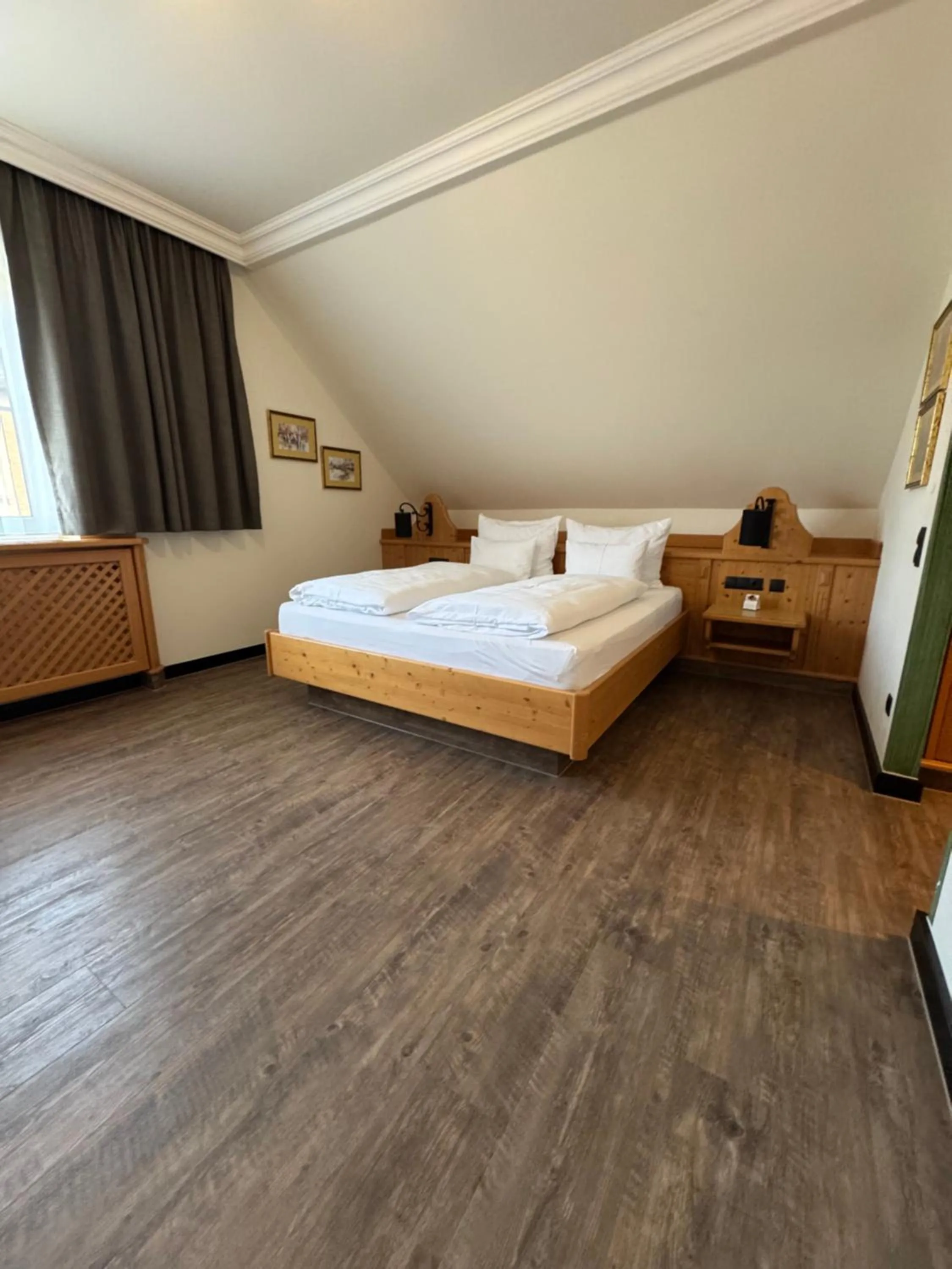 Bed in Self-Check-in Hotel VinoQ Mistelbach