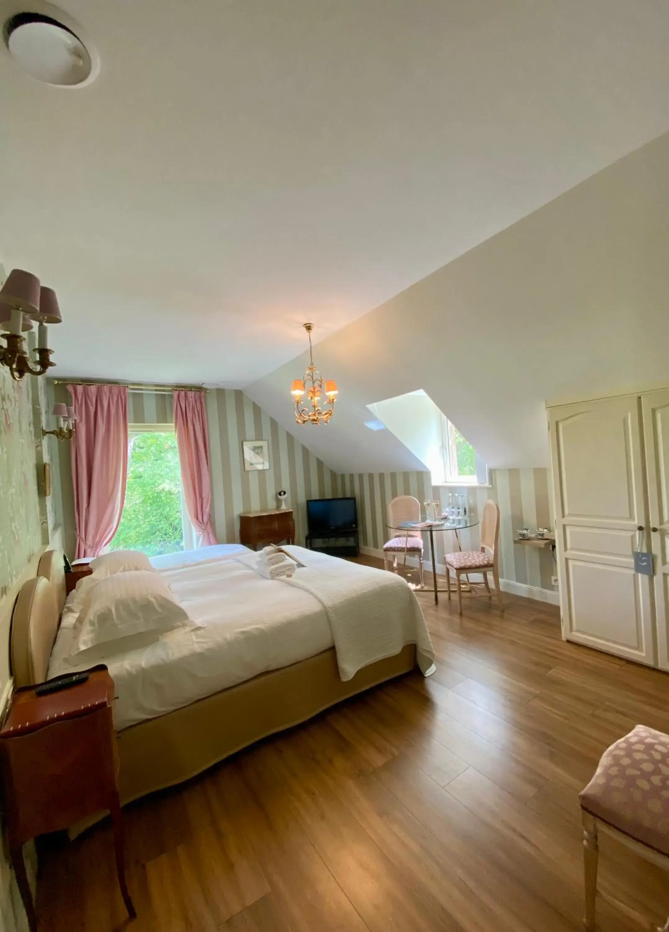 Bedroom, Bed in Château D'Apigné Rennes Bedroom, Bed in Château D'Apigné Rennes