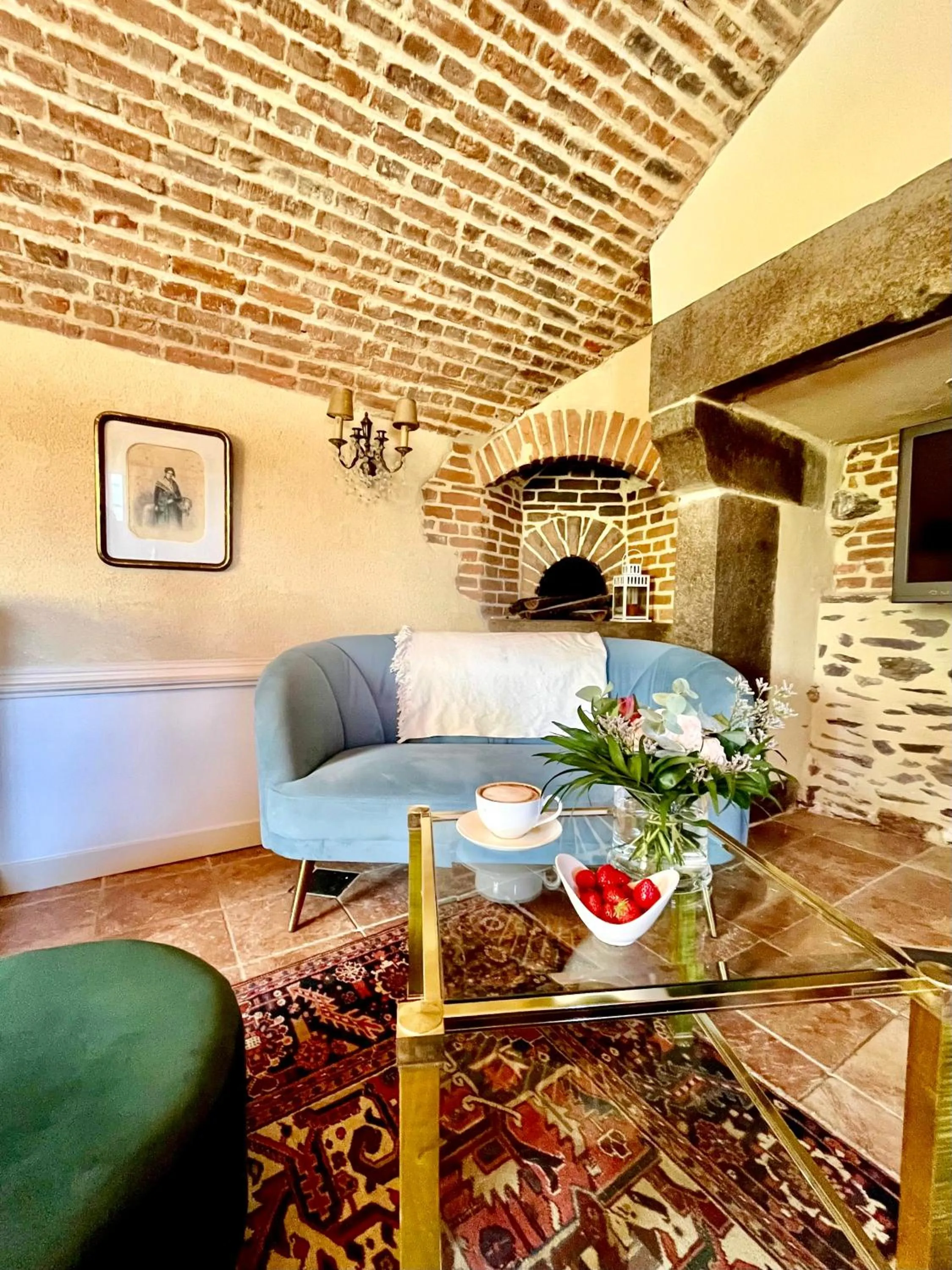 Communal lounge/ TV room in Château D'Apigné Rennes