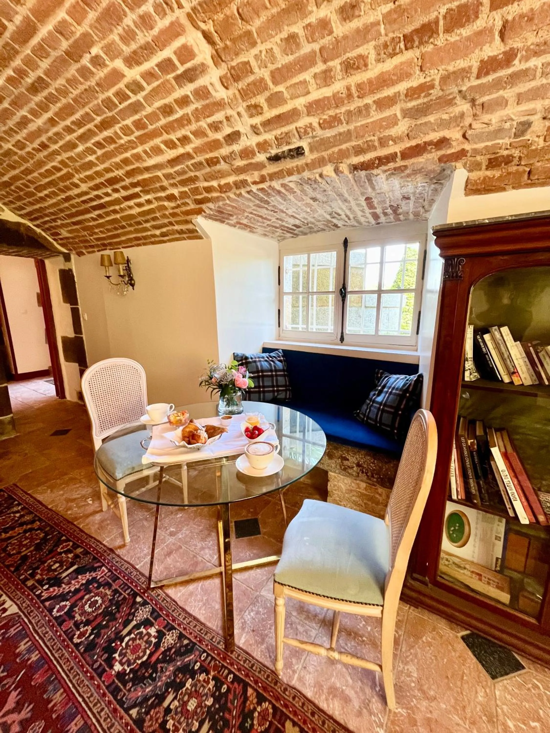 Communal lounge/ TV room in Château D'Apigné Rennes