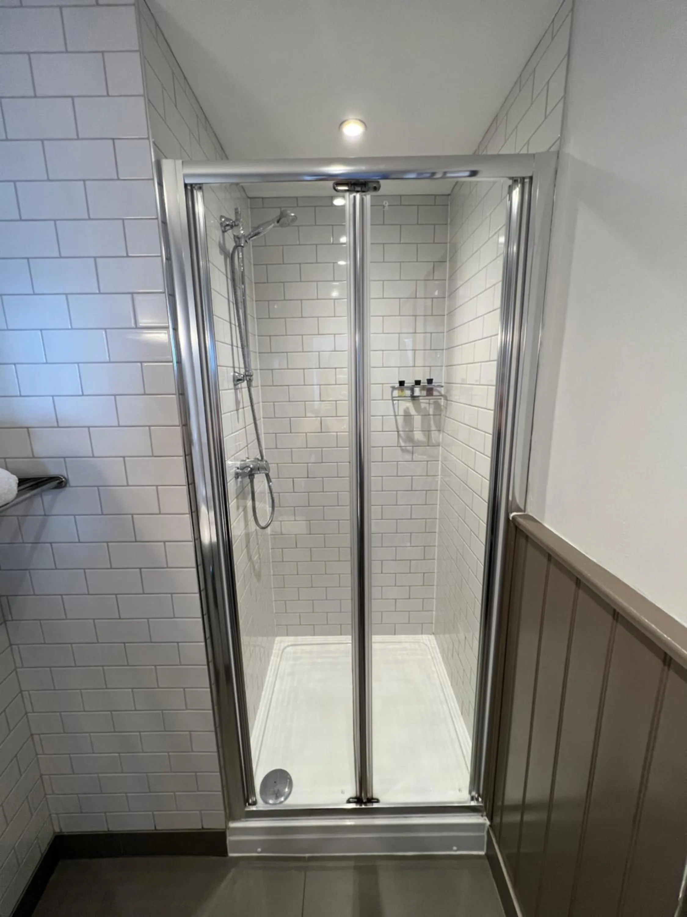 Shower in White Horse
