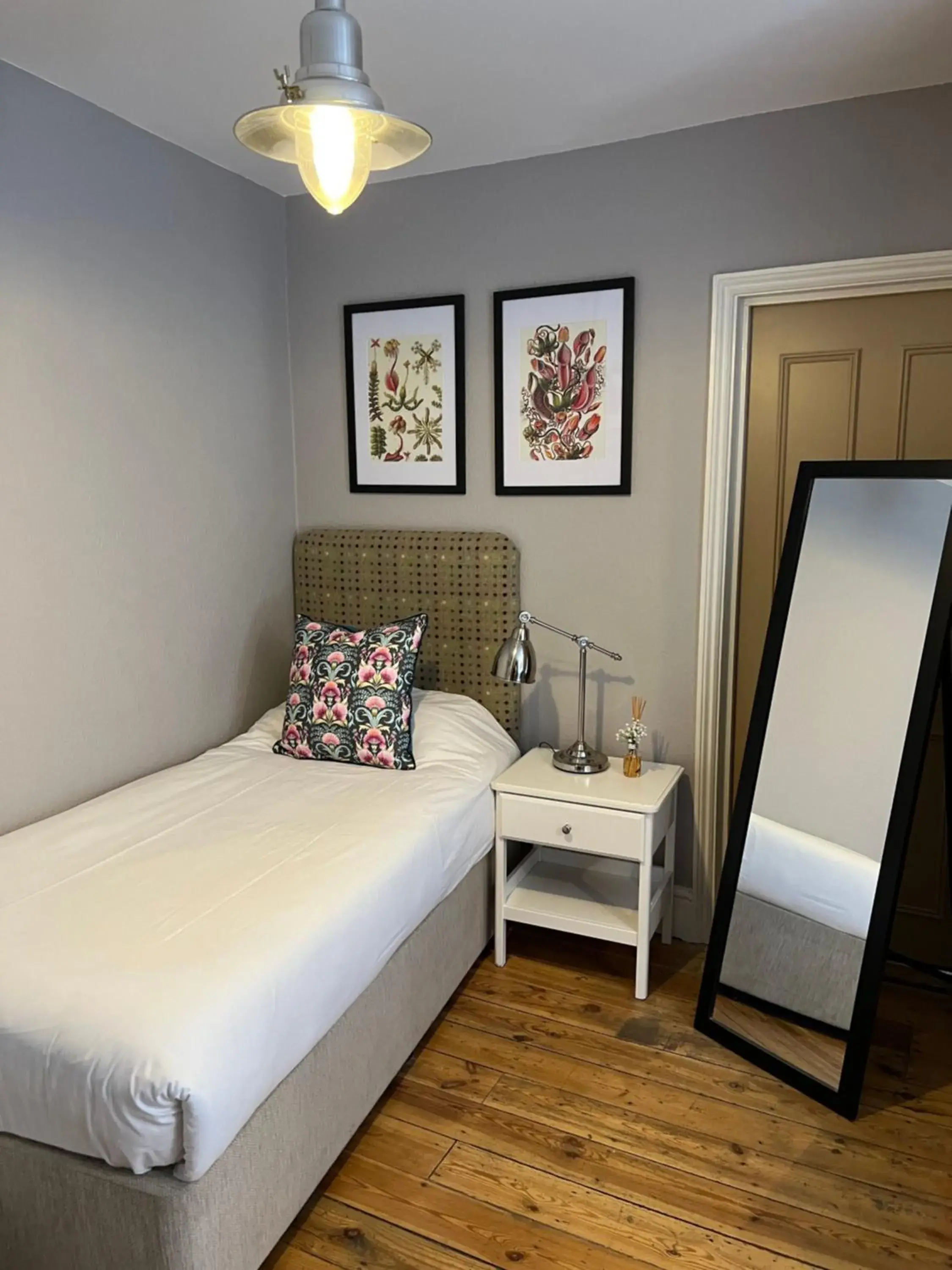 Standard Twin Room in White Horse Standard Twin Room in White Horse