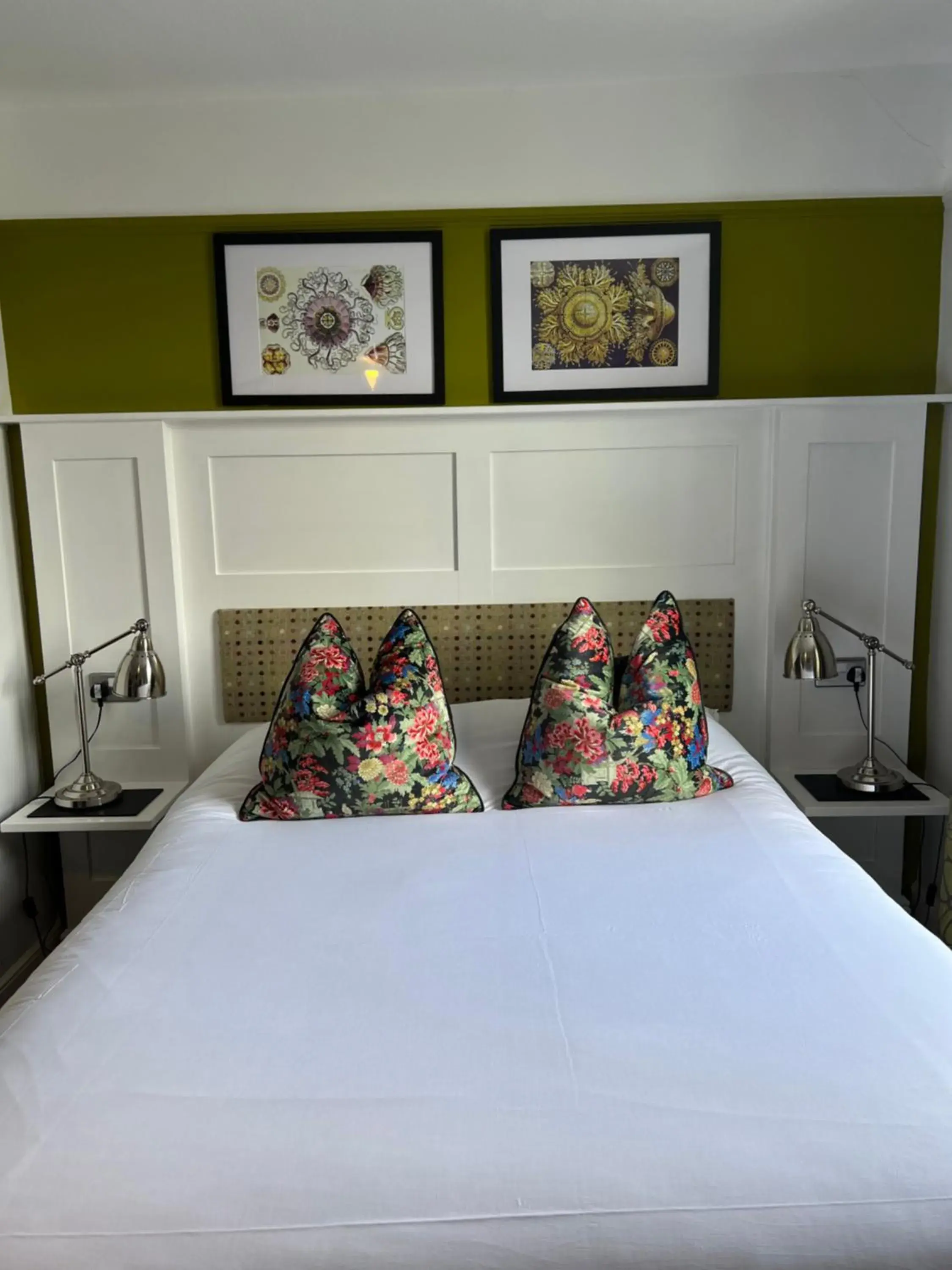 Deluxe King Room - single occupancy in White Horse Deluxe King Room - single occupancy in White Horse