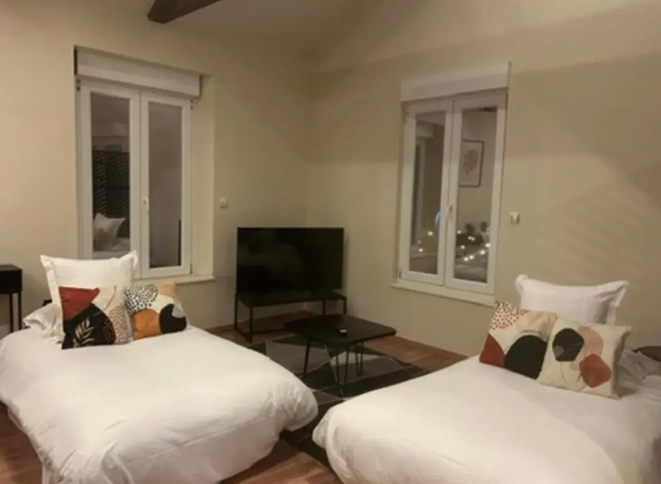 Living room, Bed in Hôtel Le Dormeur du Val Living room, Bed in Hôtel Le Dormeur du Val