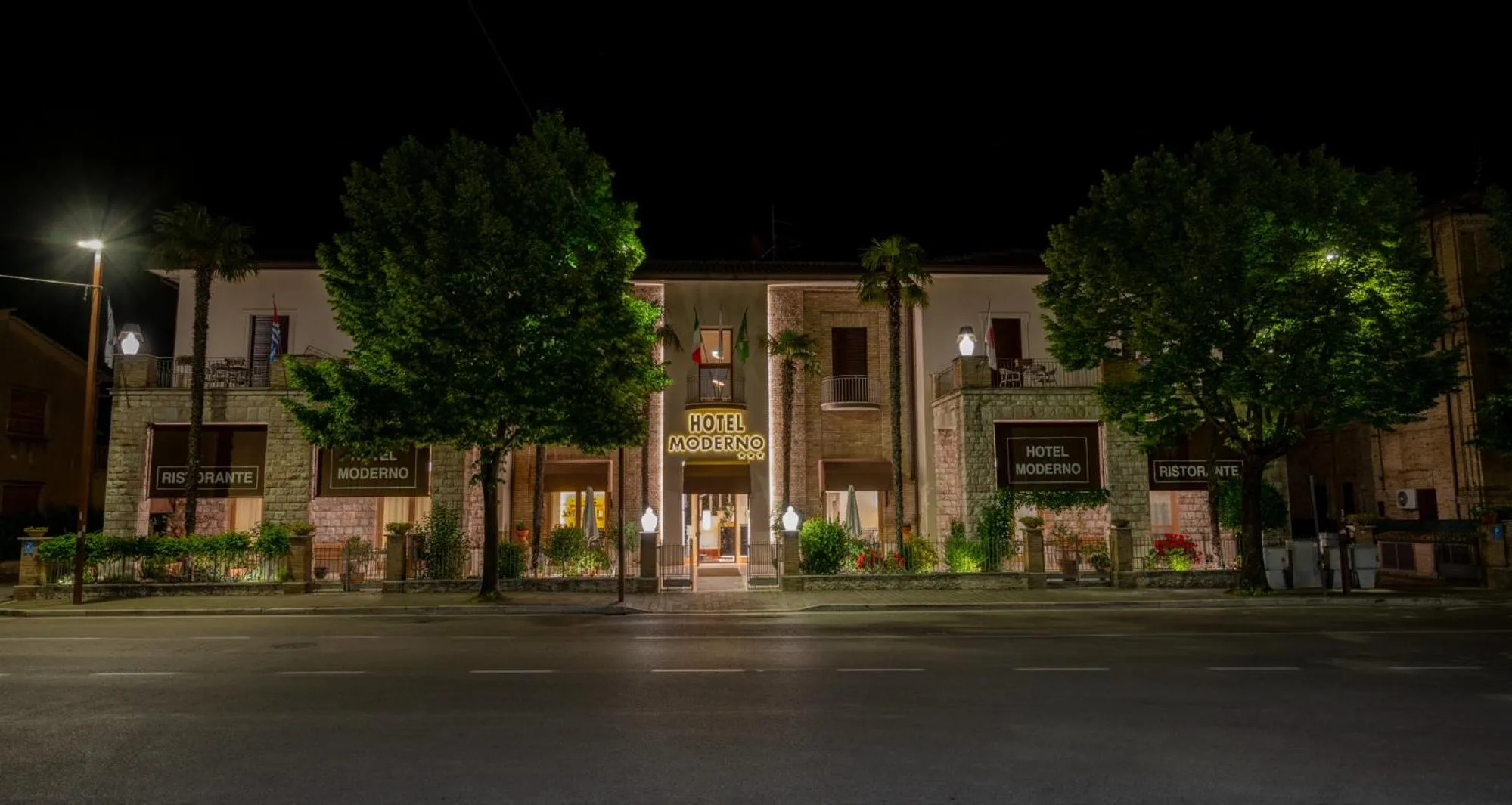 Property building in Hotel Moderno