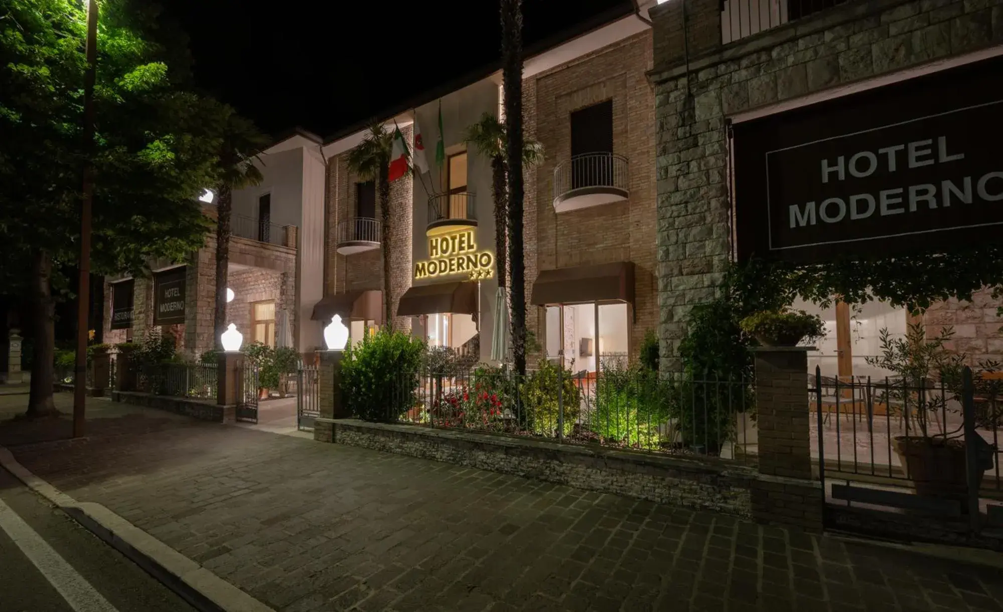 Property building in Hotel Moderno Property building in Hotel Moderno