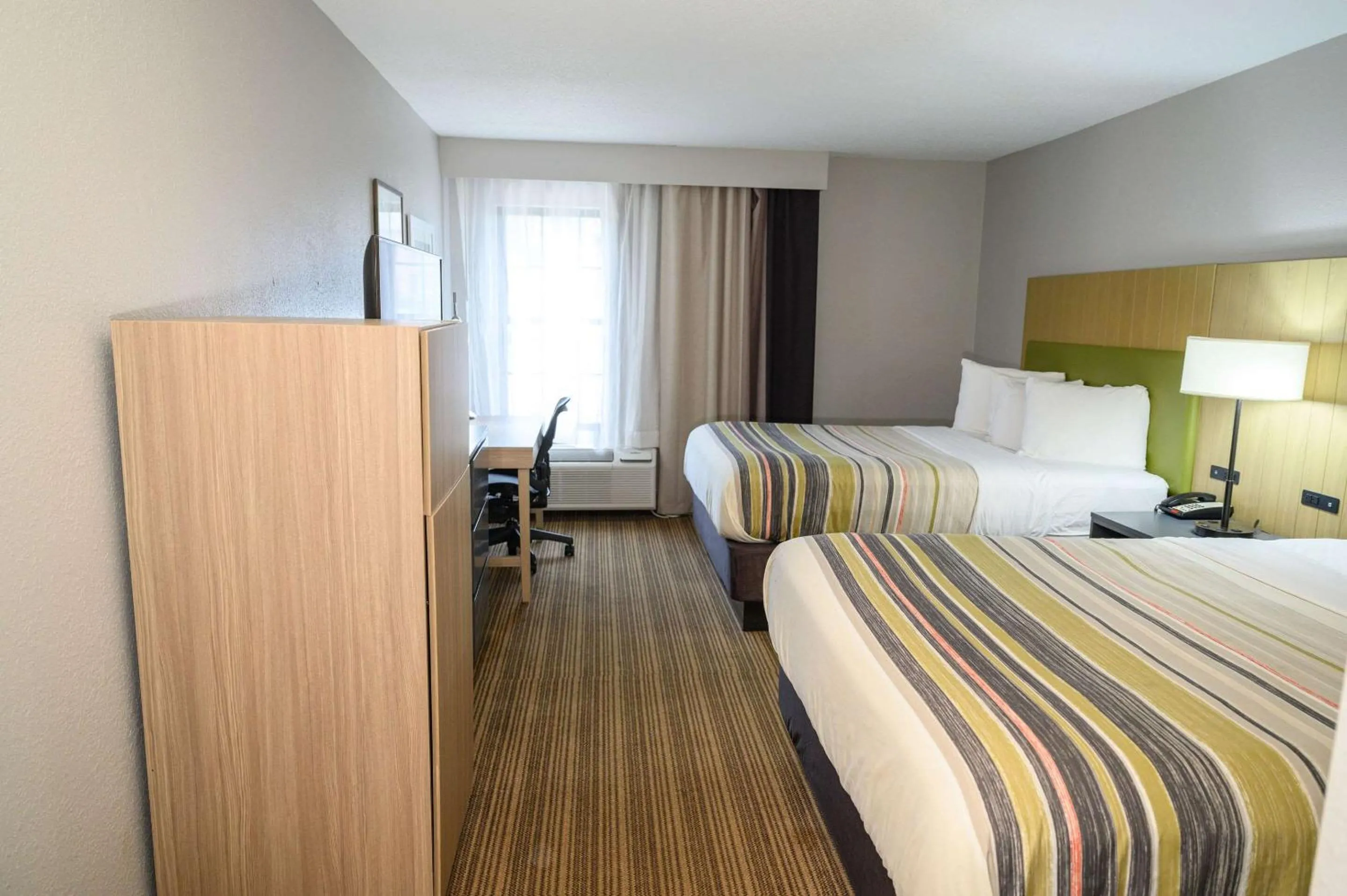 Bedroom, Bed in Country Inn & Suites by Radisson, Greenfield, IN