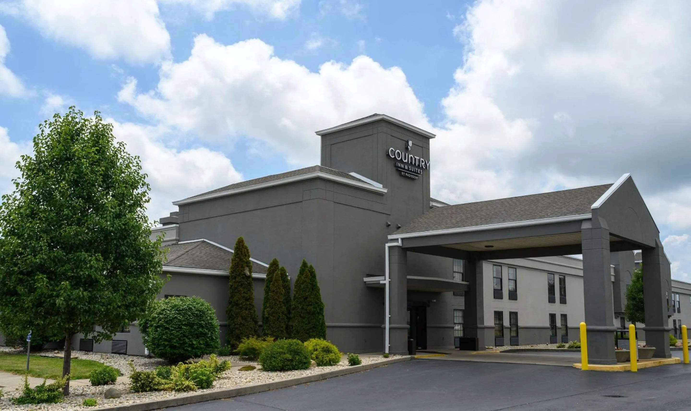 Property building in Country Inn & Suites by Radisson, Greenfield, IN