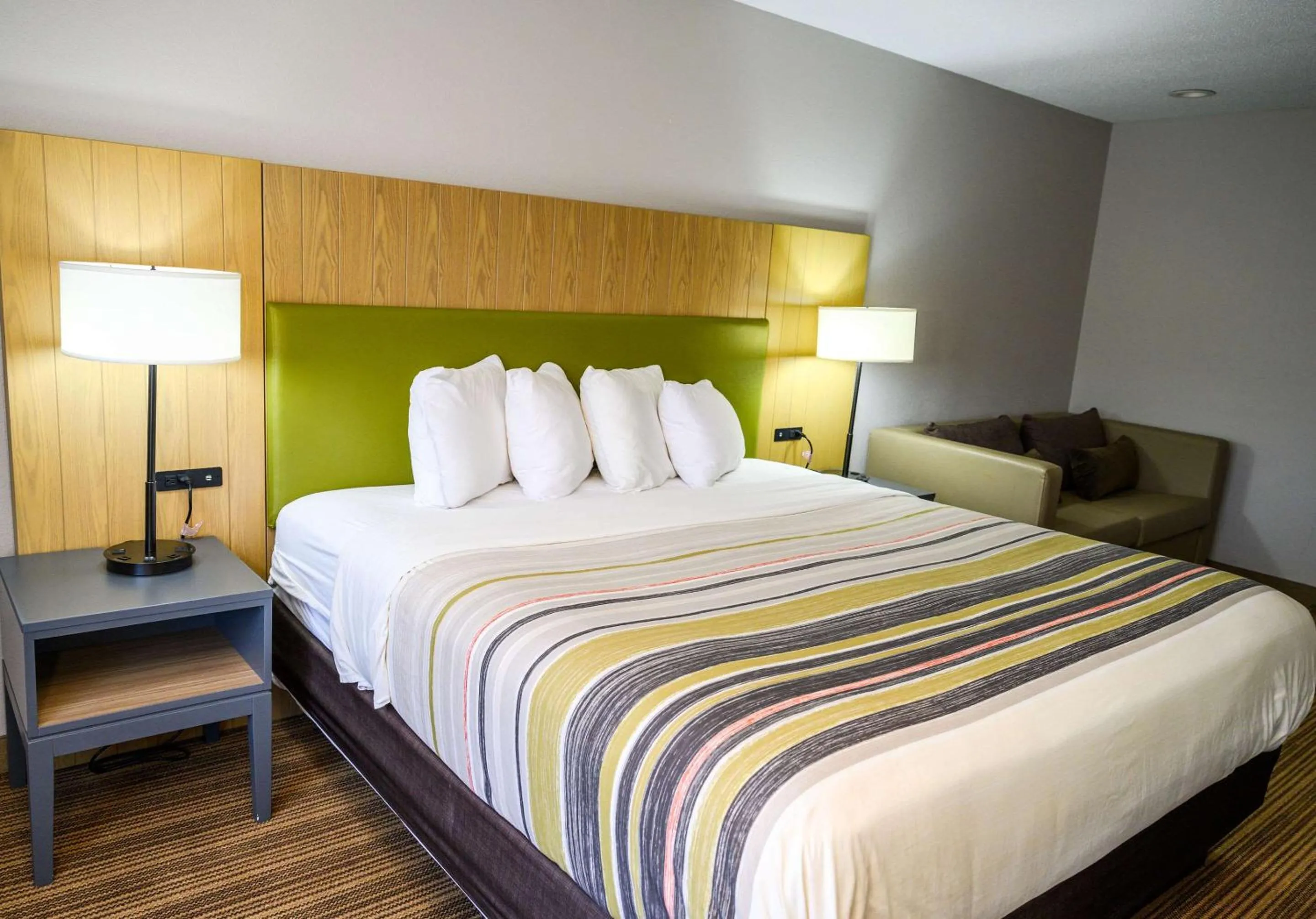 Bedroom, Bed in Country Inn & Suites by Radisson, Greenfield, IN