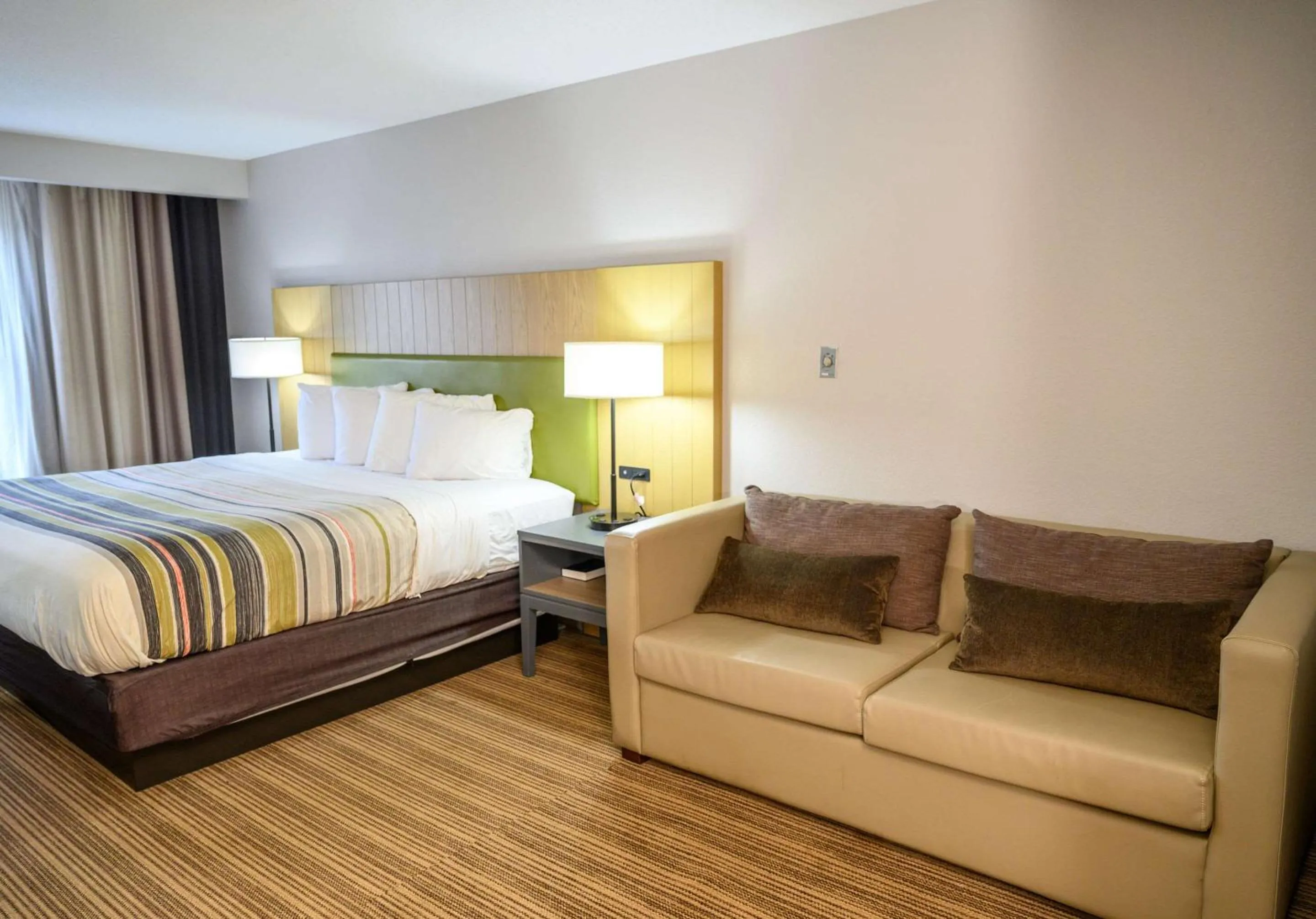 Bedroom, Bed in Country Inn & Suites by Radisson, Greenfield, IN