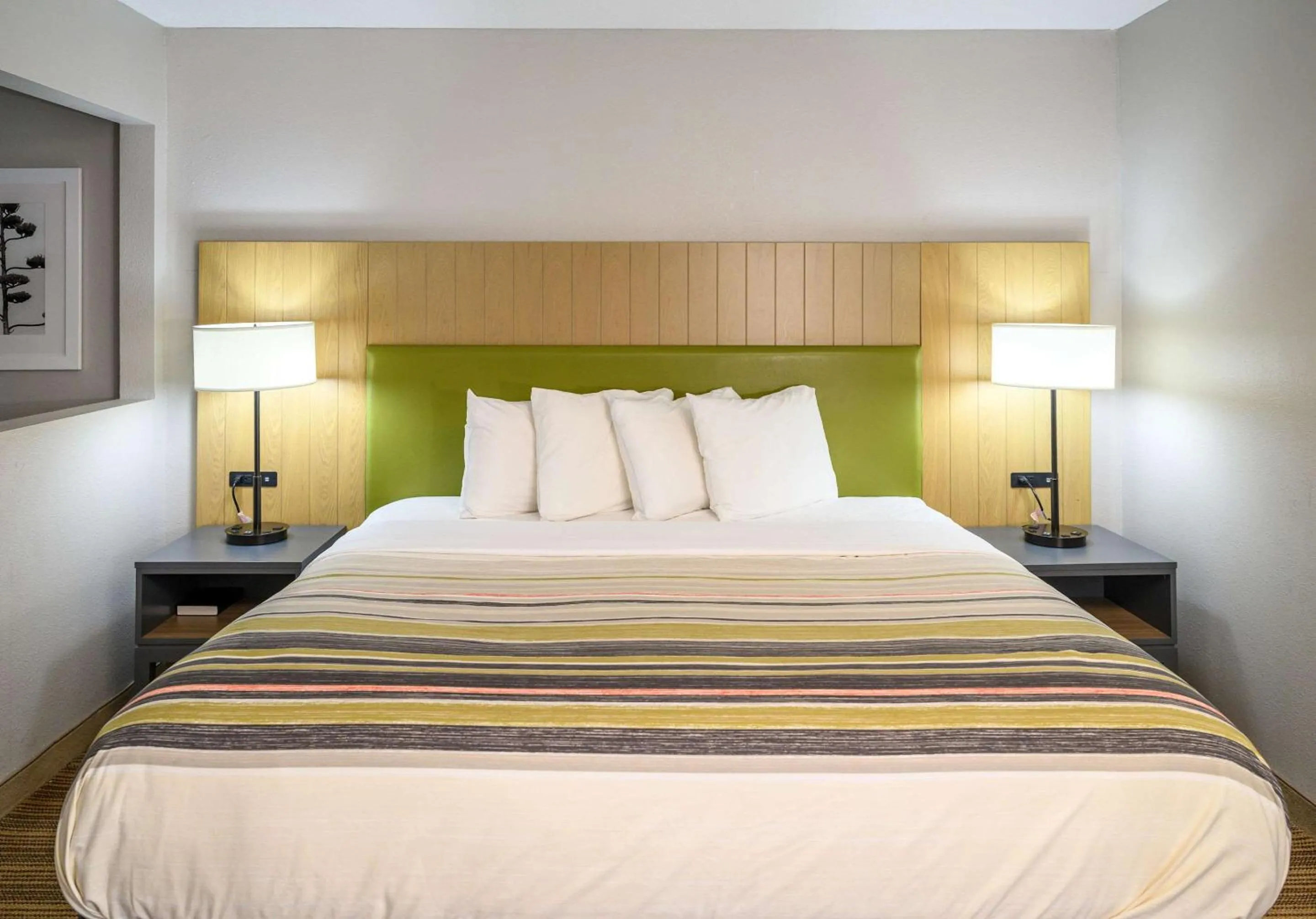 Bedroom, Bed in Country Inn & Suites by Radisson, Greenfield, IN