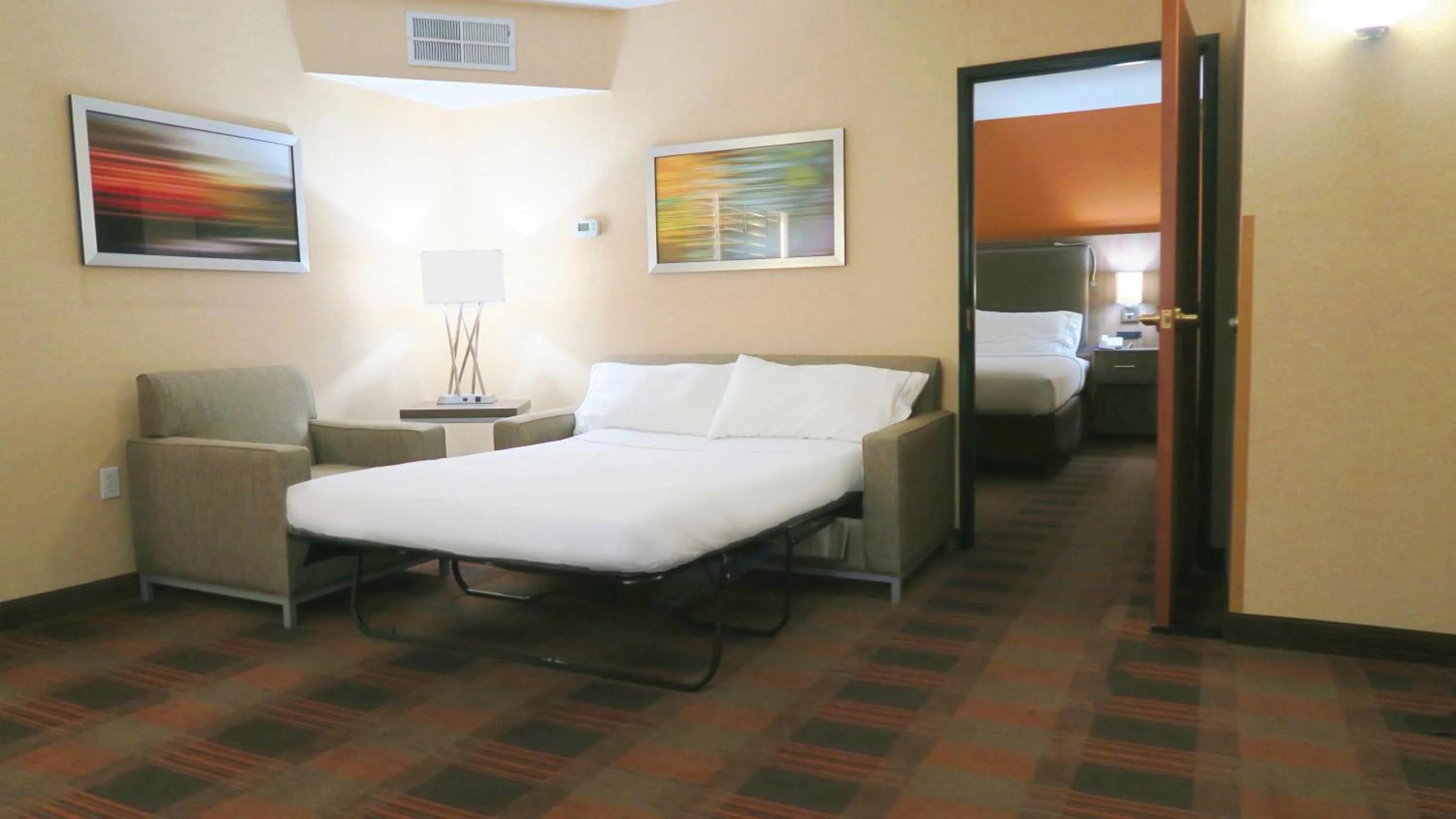 Photo of the whole room, Bed in HOLIDAY INN EXPRESS & SUITES ELK GROVE CENTRAL - HWY 99 by IHG